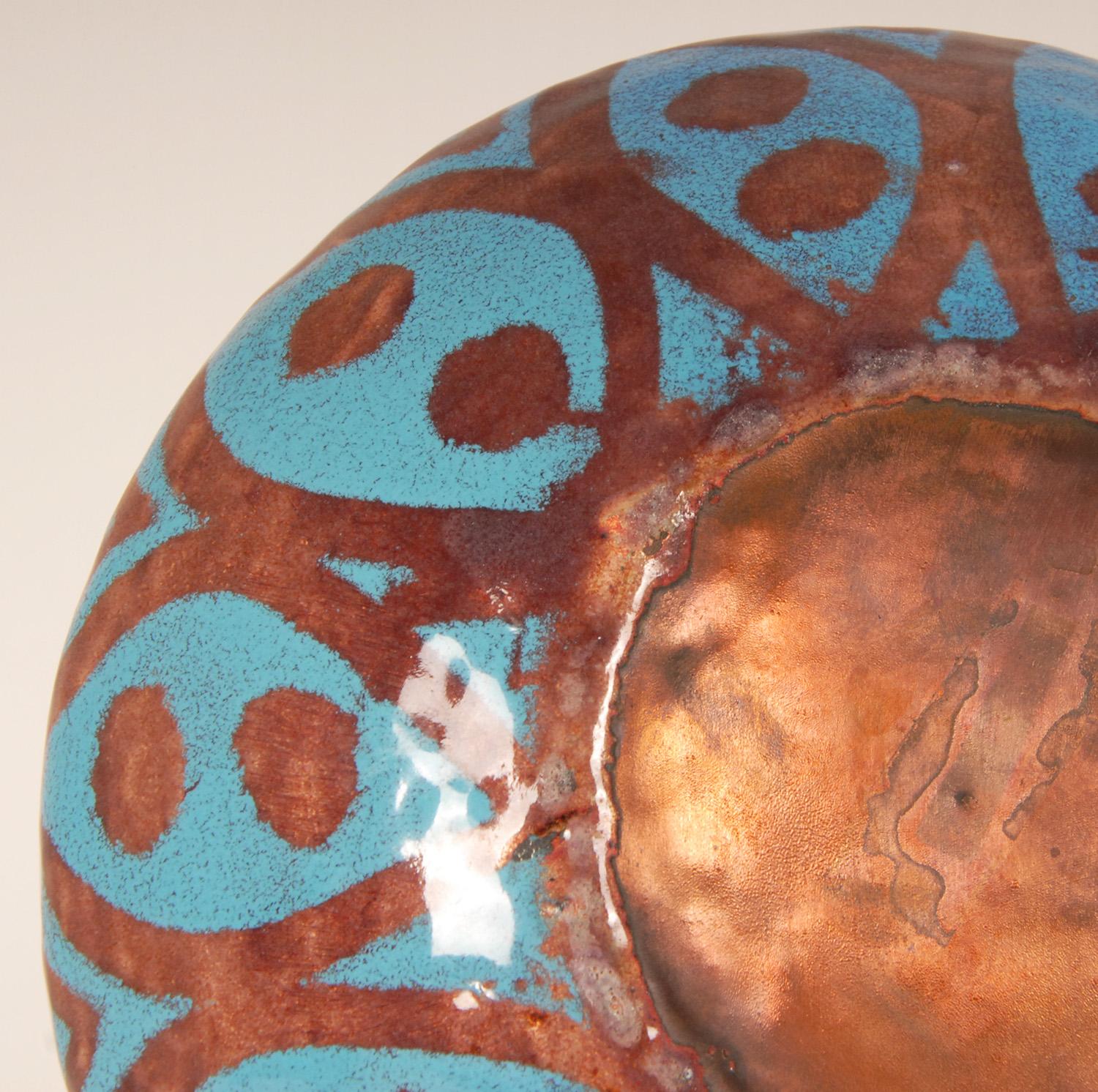 Vases Art Déco bleu turquoise et émail irisé sur cuivre motif géométrique Va en vente 9