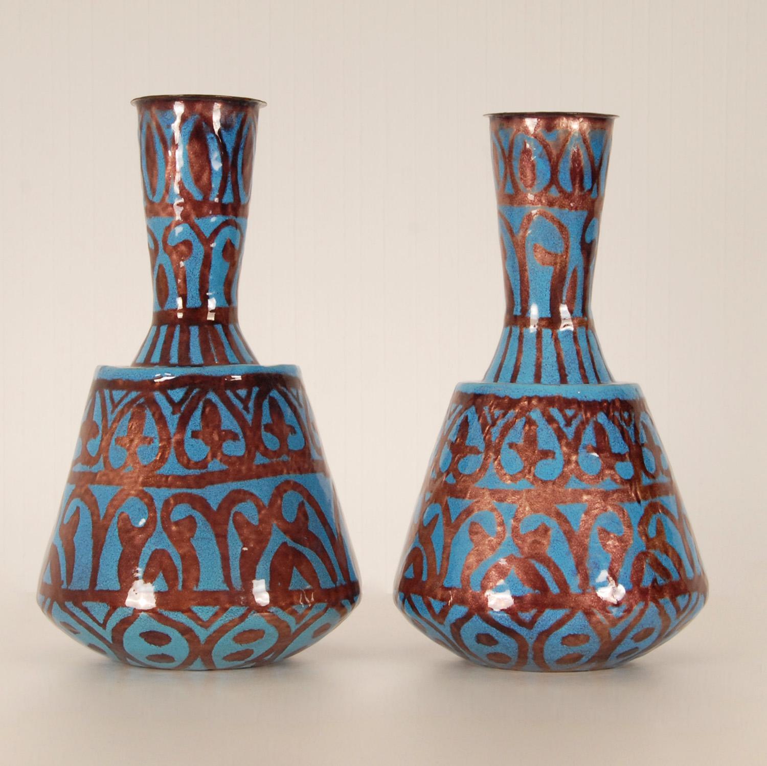 Vases Art Déco bleu turquoise et émail irisé sur cuivre motif géométrique Va en vente 10