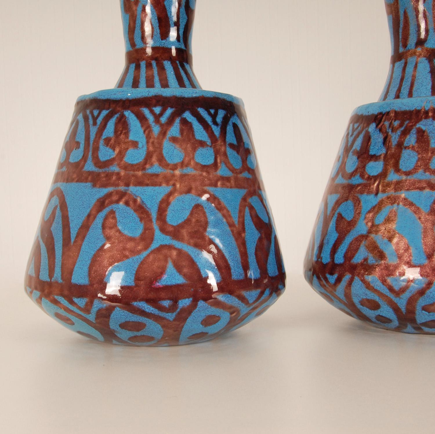 Vases Art Déco bleu turquoise et émail irisé sur cuivre motif géométrique Va en vente 1