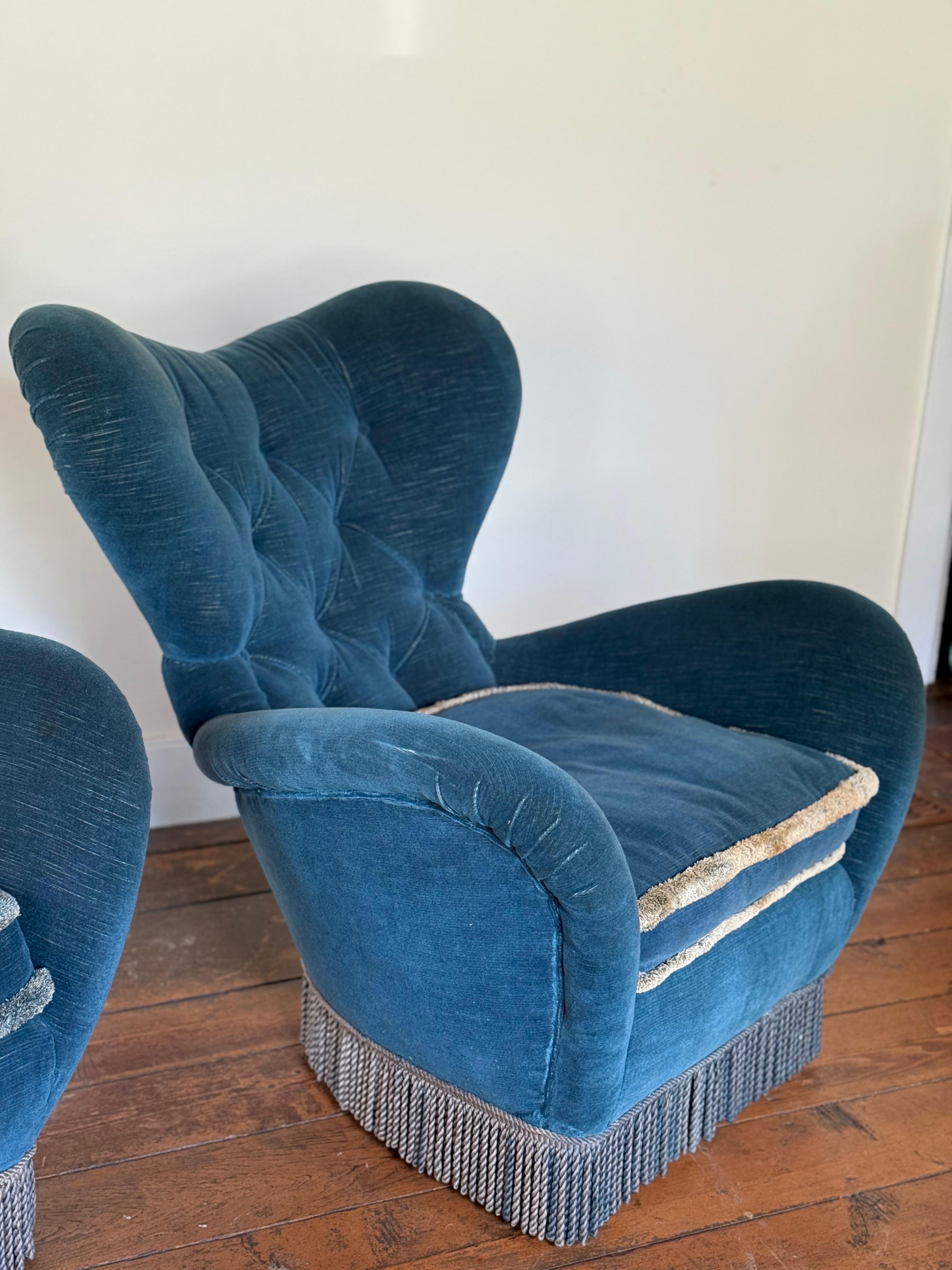 Fauteuils club Art déco en velours avec dossier à boutons en vente 4