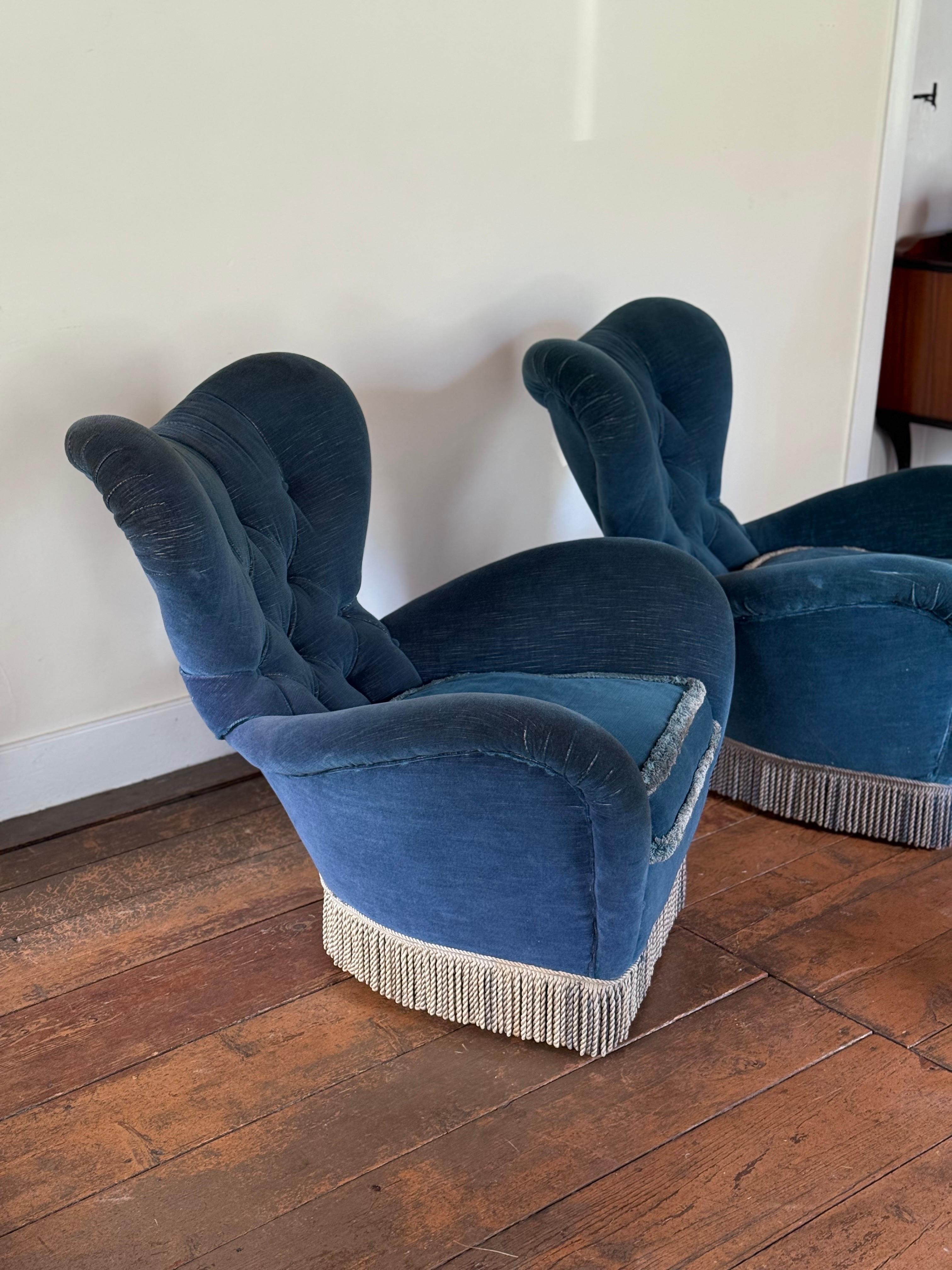 Fauteuils club Art déco en velours avec dossier à boutons en vente 5