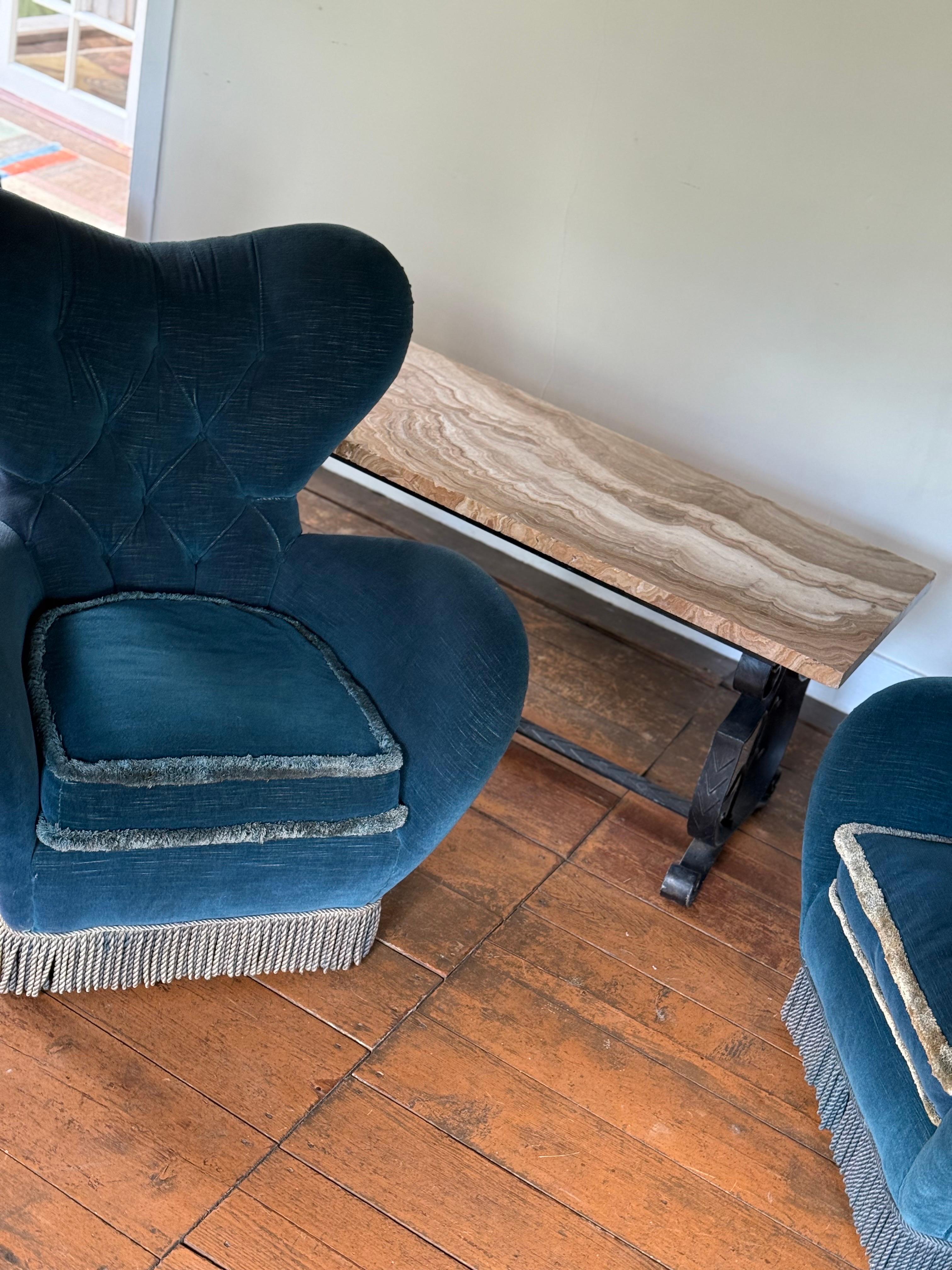 Fauteuils club Art déco en velours avec dossier à boutons en vente 7