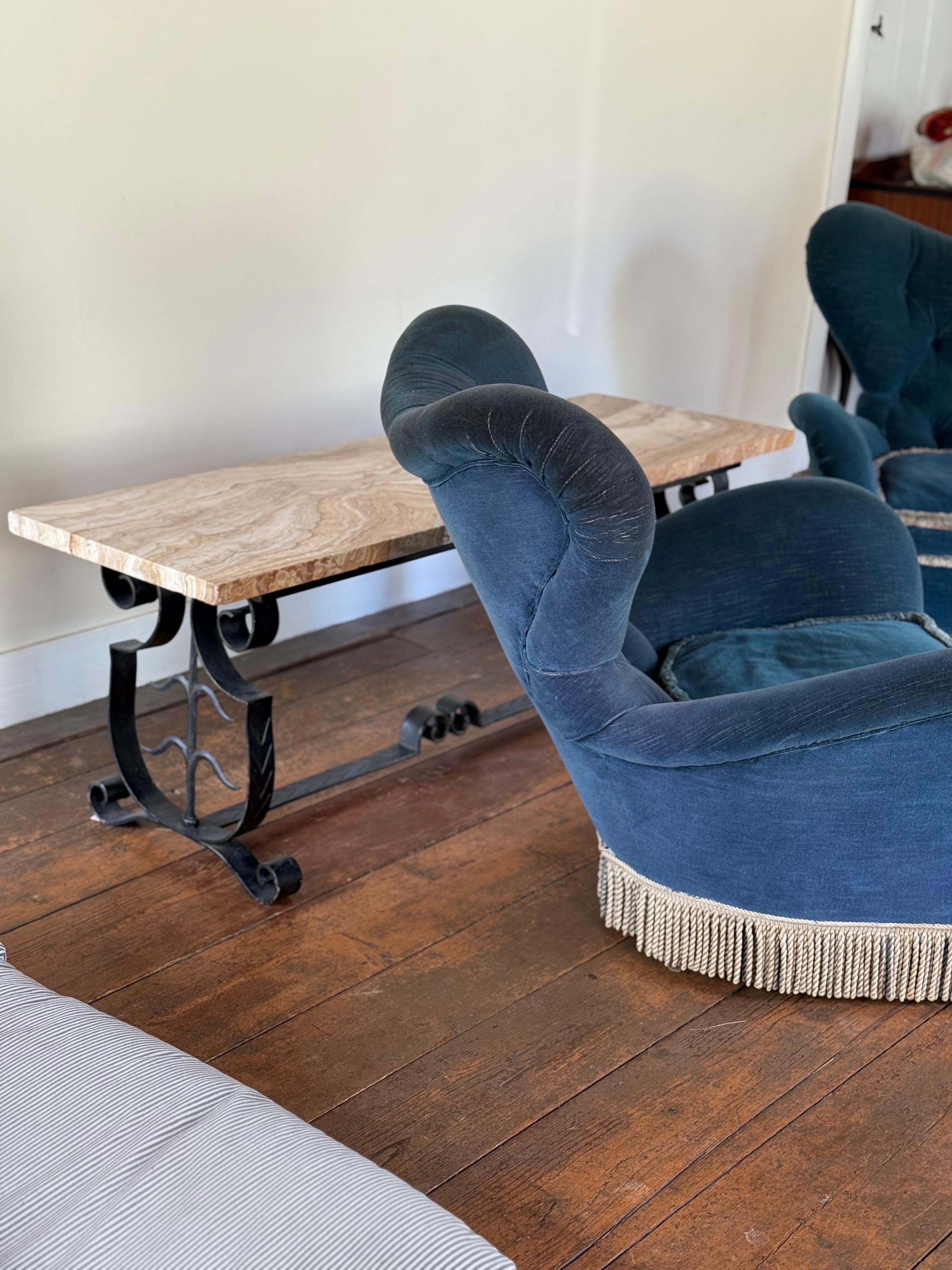 Fauteuils club Art déco en velours avec dossier à boutons en vente 9