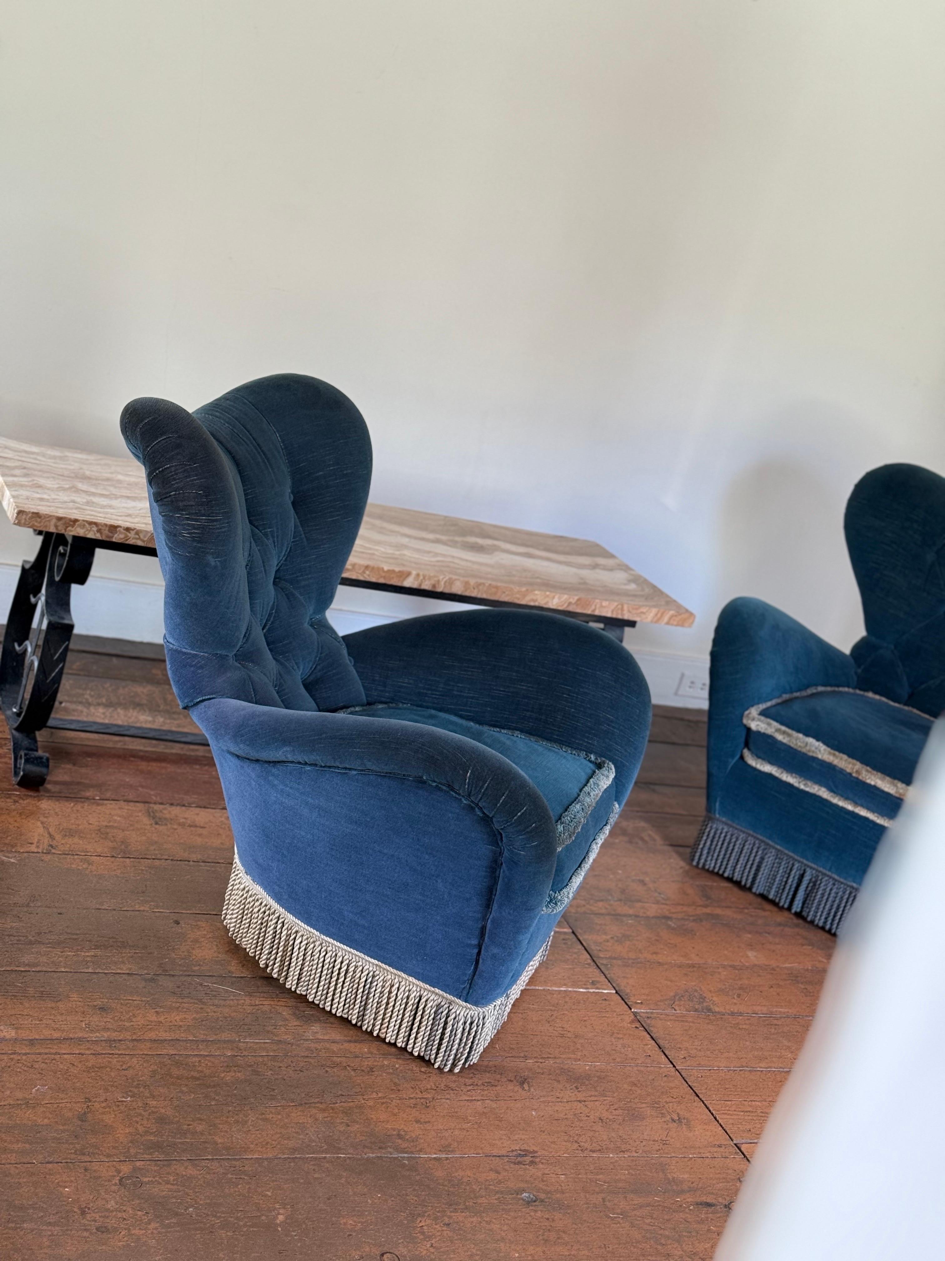 Fauteuils club Art déco en velours avec dossier à boutons en vente 11