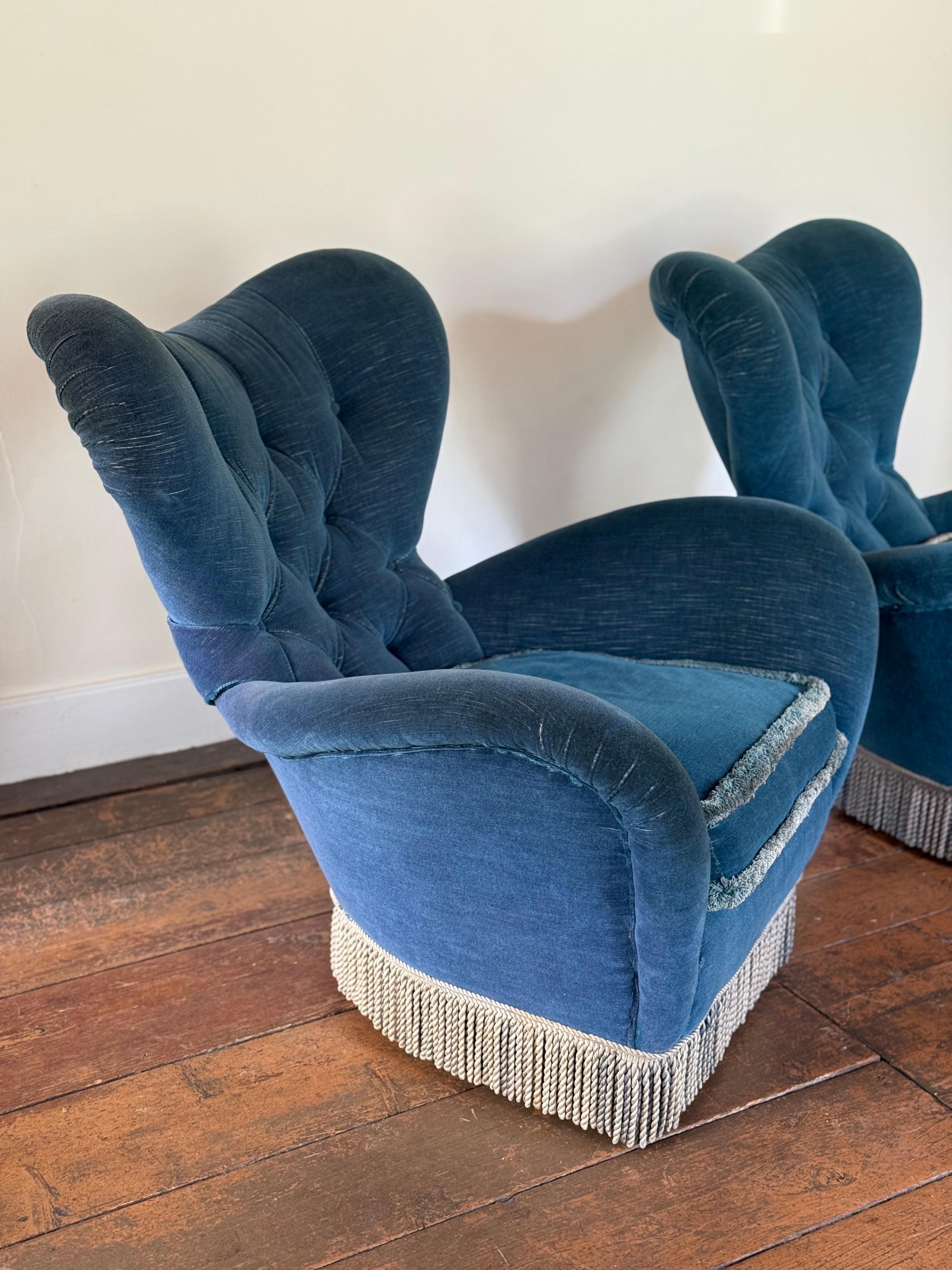 Fauteuils club Art déco en velours avec dossier à boutons Bon état - En vente à Hudson, NY