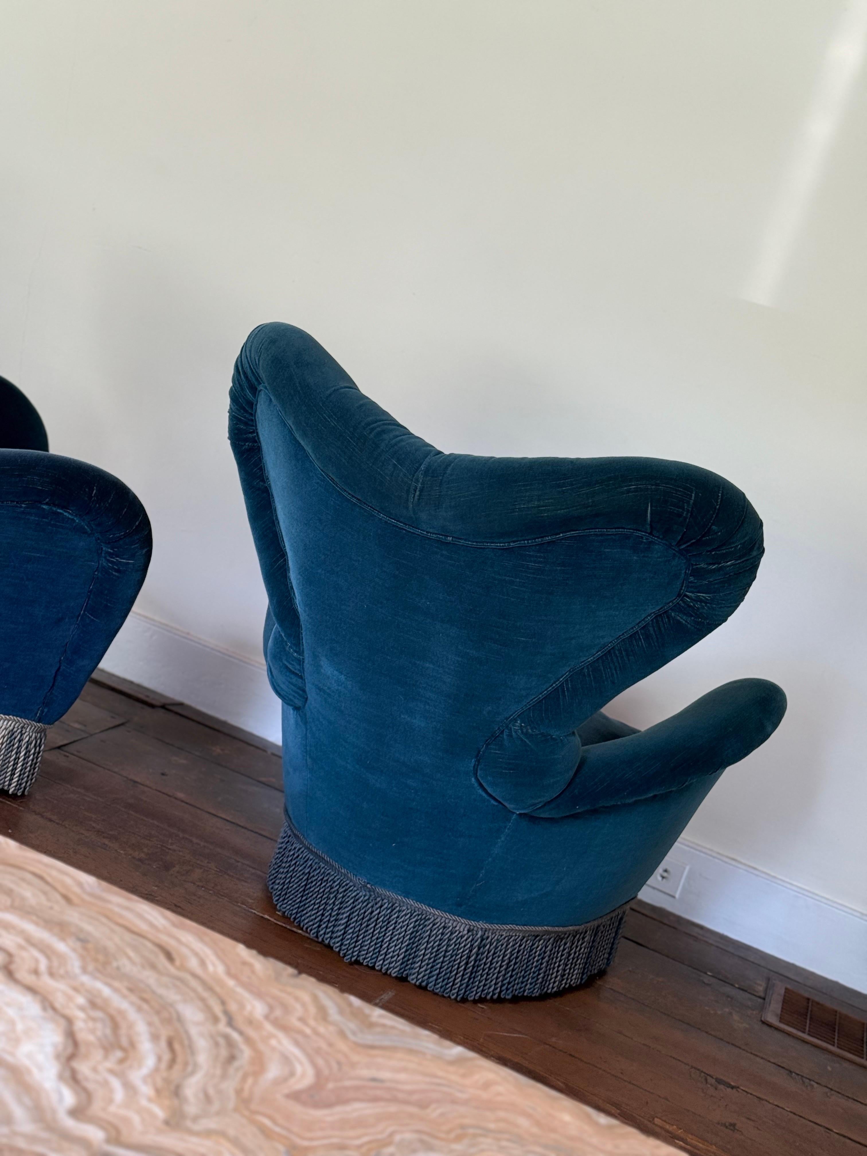 Fauteuils club Art déco en velours avec dossier à boutons en vente 2