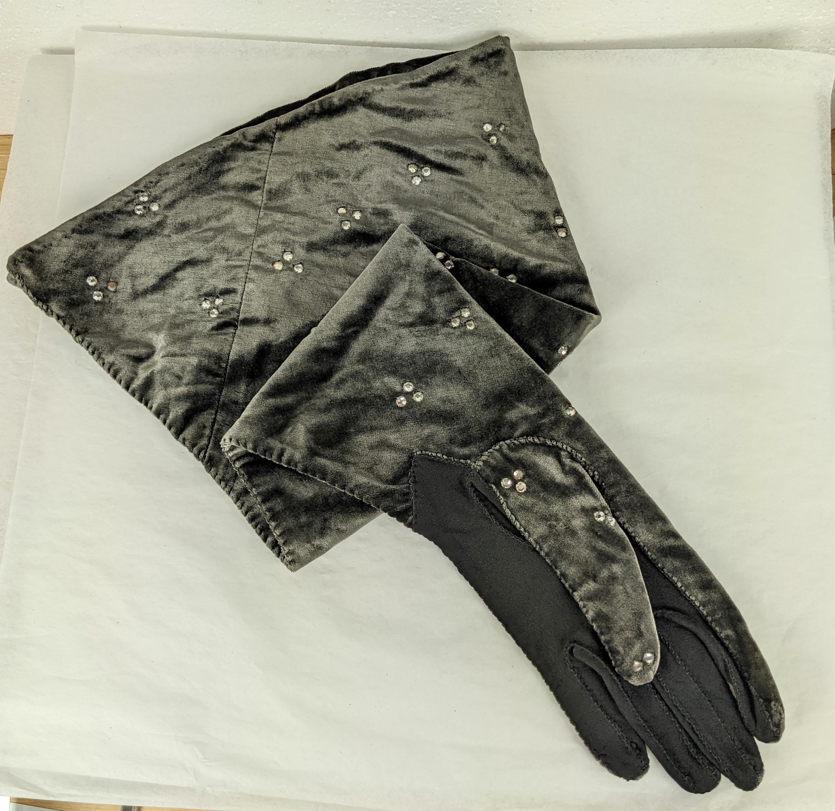 Art Deco Samt Pave Abend Handschuh und Mütze Set im Angebot 1