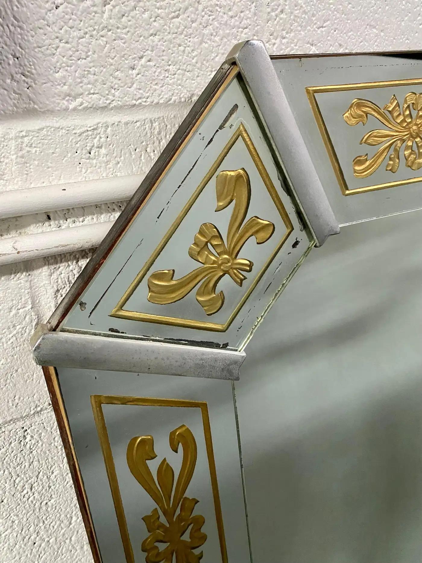Espejo de Pared Grande Art Decó Veneciano Eglomise Diseño Lazo y Cinta Dorados siglo XX en venta