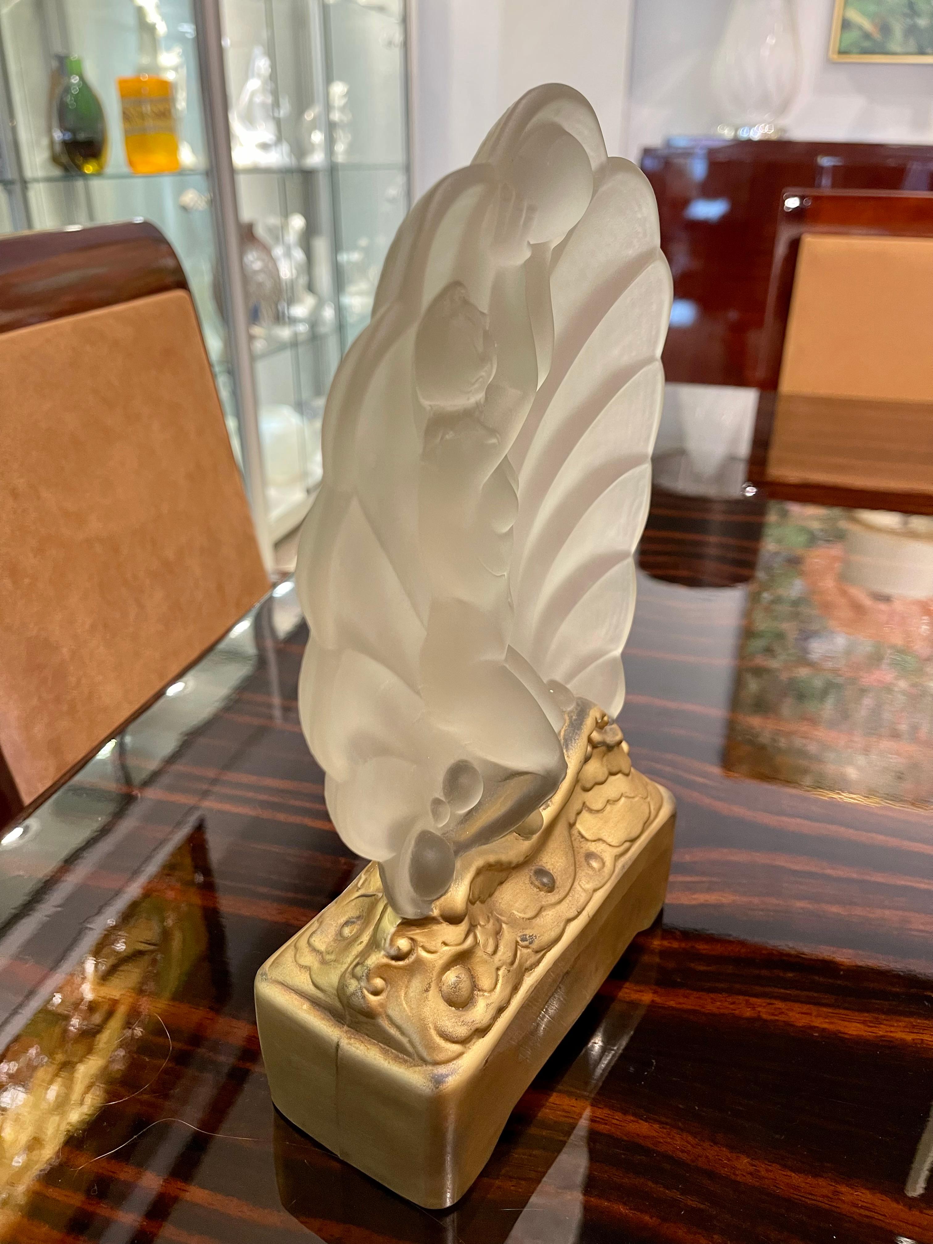 Escultura de vidrio Art Decó Venus Francés en venta