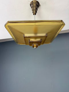 Art Déco Verrerie d'Art Degue - ciondolo in vetro modellato color ambra - Francia, 1930