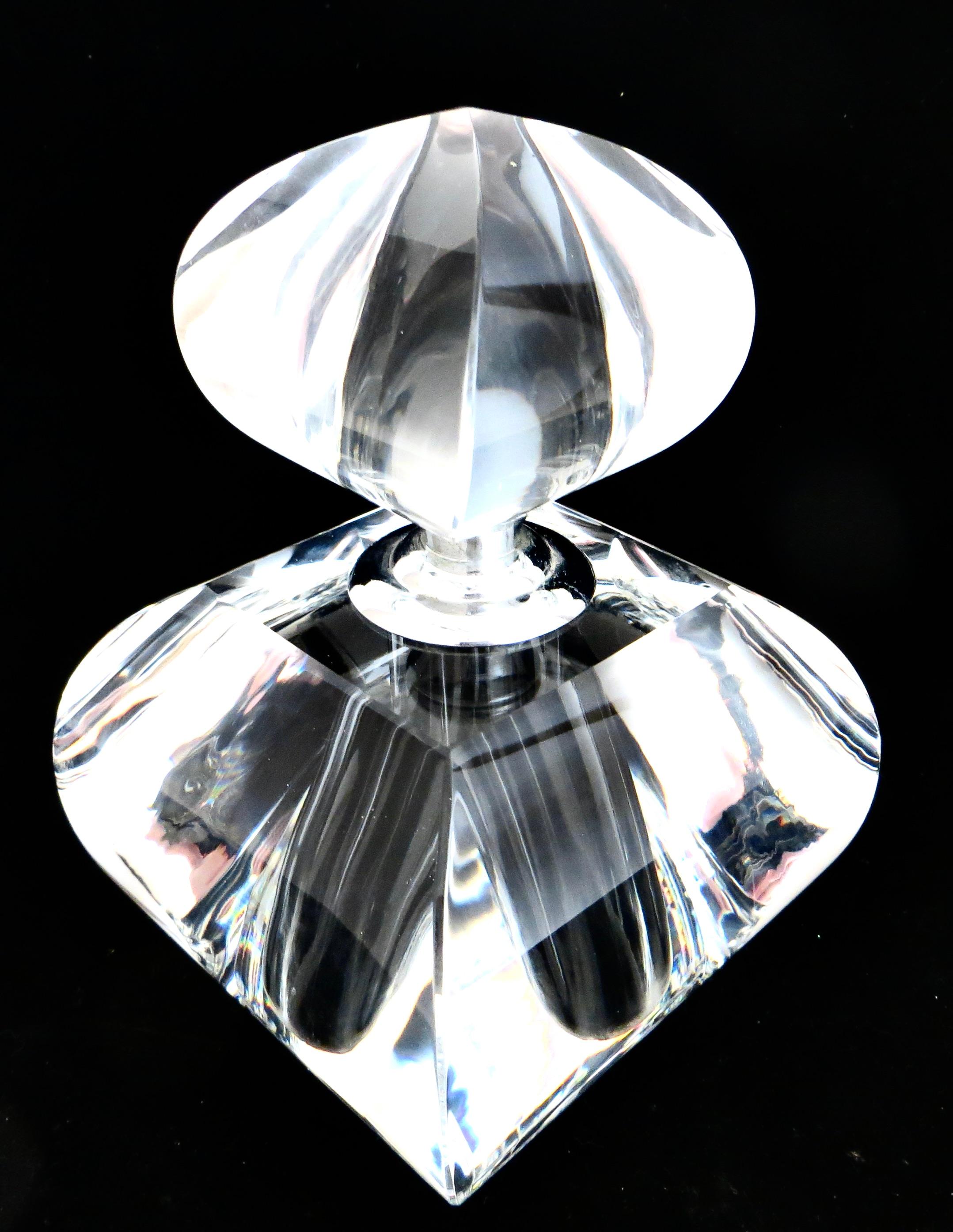 Art déco Très grande bouteille de parfum en verre taillé français de qualité supérieure, datant d'environ 1935 en vente
