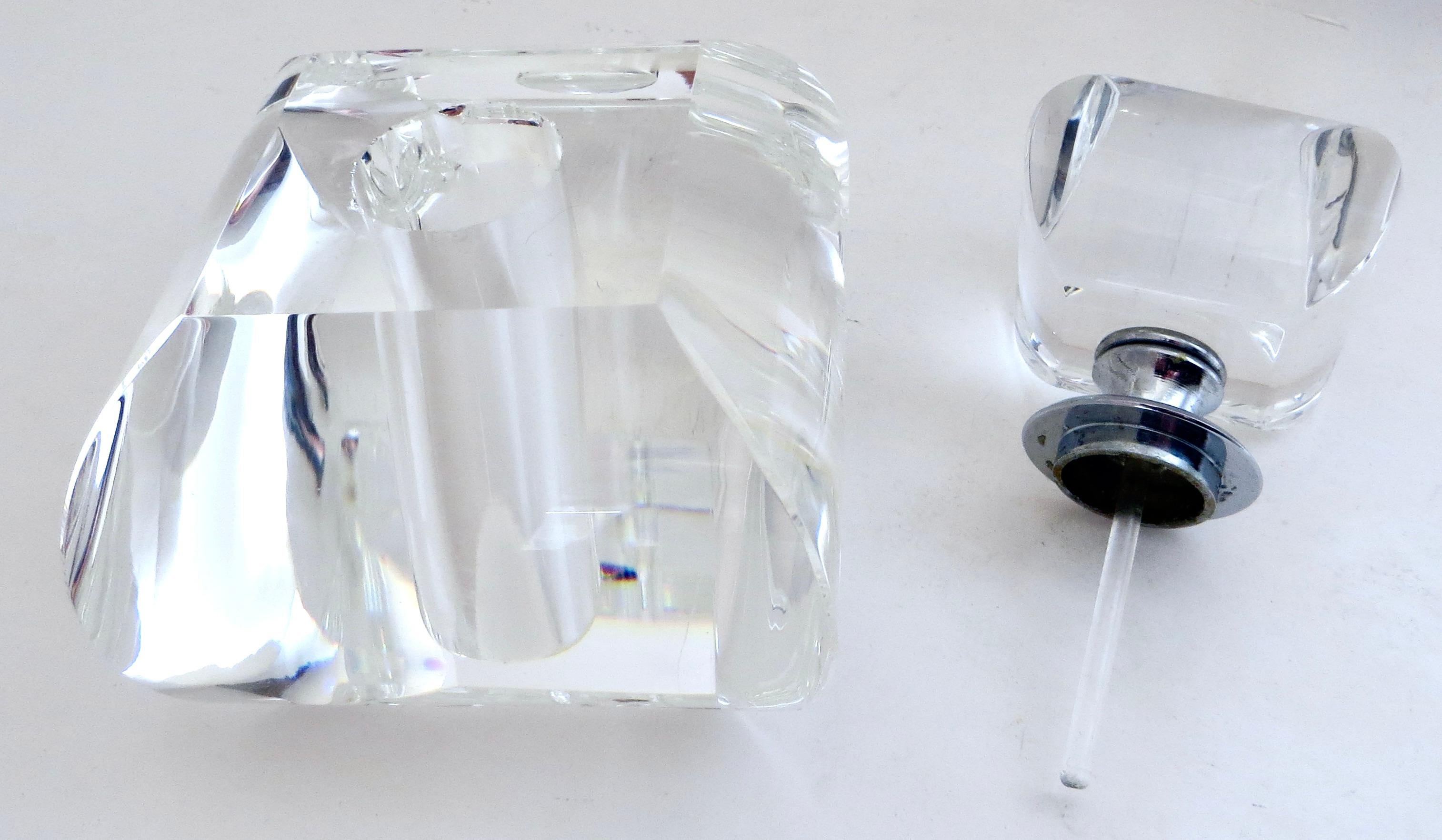 Français Très grande bouteille de parfum en verre taillé français de qualité supérieure, datant d'environ 1935 en vente