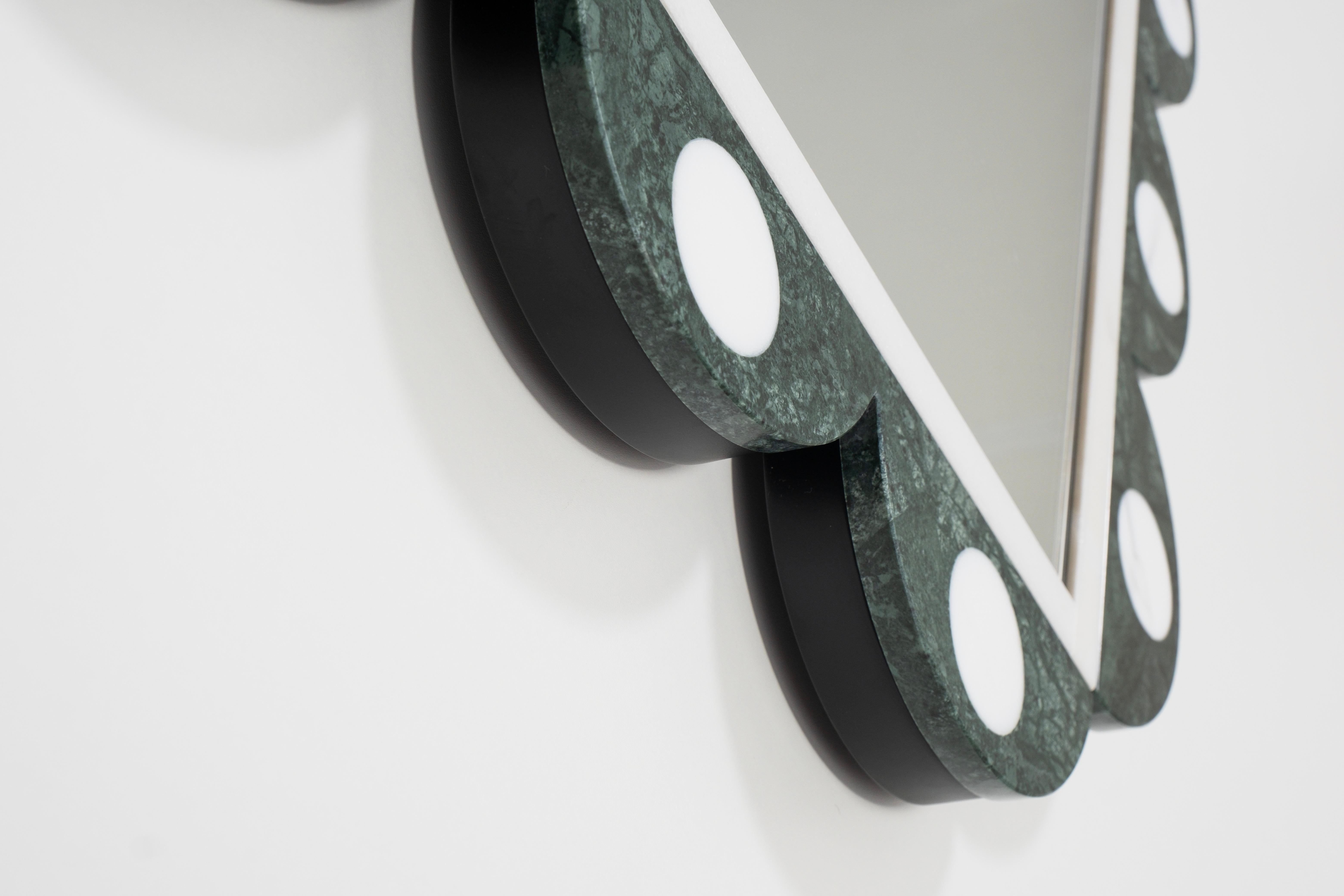 Art Deco Victoire Wandspiegel, Marmor, handgefertigt in Portugal von Greenapple (21. Jahrhundert und zeitgenössisch) im Angebot