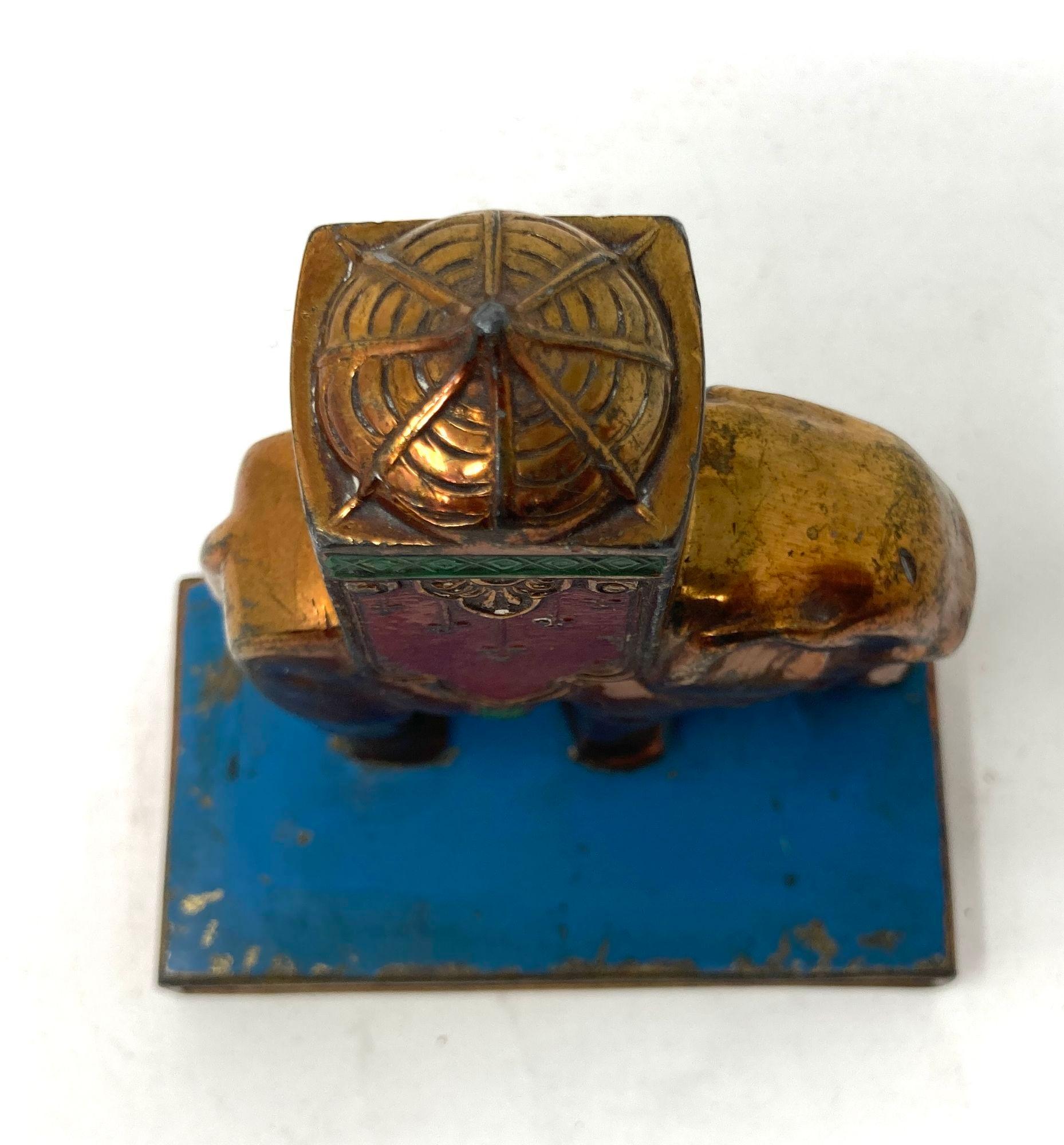 Art Deco Victorian Anglo Indian Blau Rot Emaille Metall Elefant Briefbeschwerer im Zustand „Gut“ in North Hollywood, CA