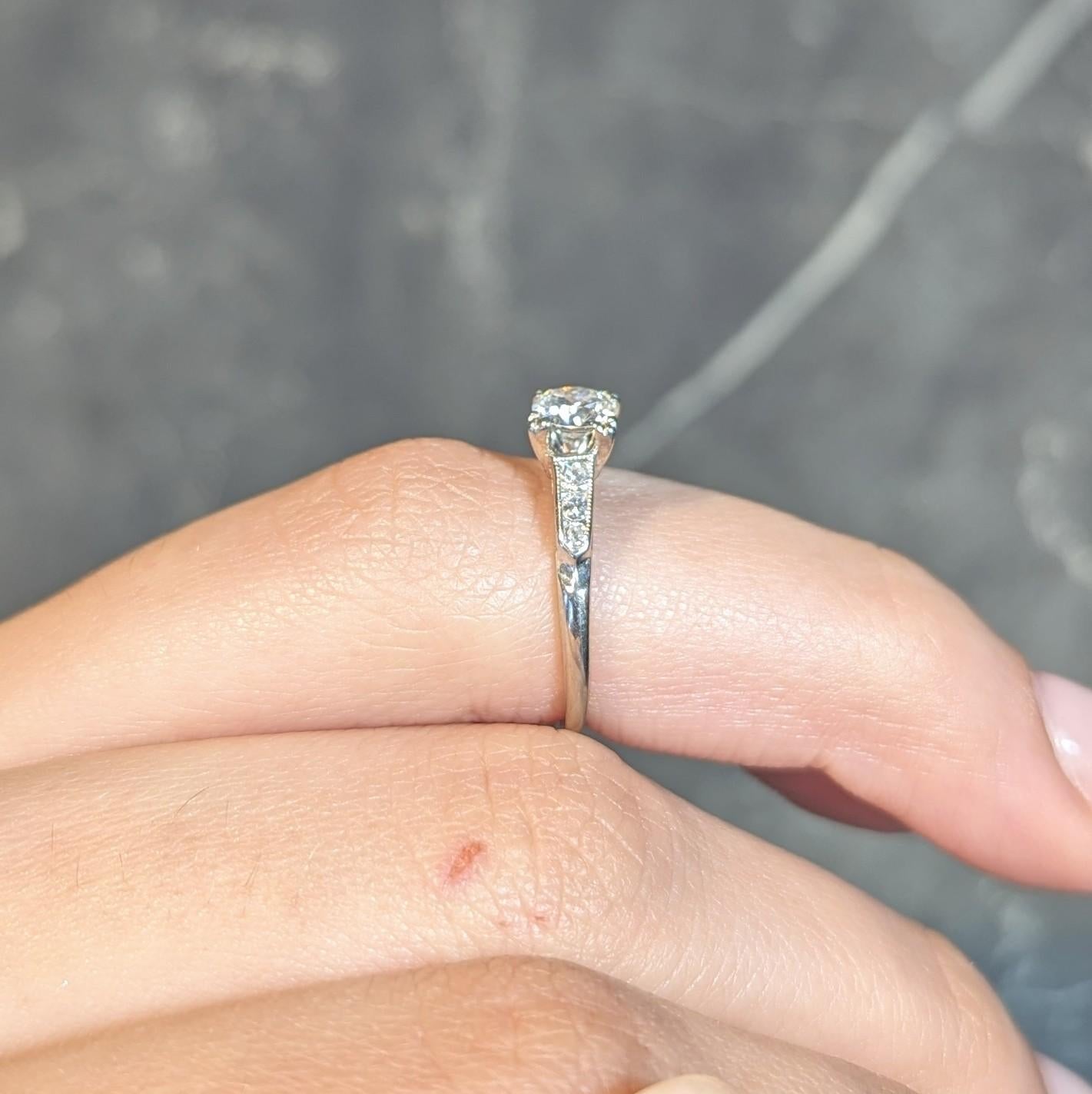 Art of Vintage 0,52 CTW European Diamond Anello di fidanzamento in oro bianco 18 carati in vendita 8