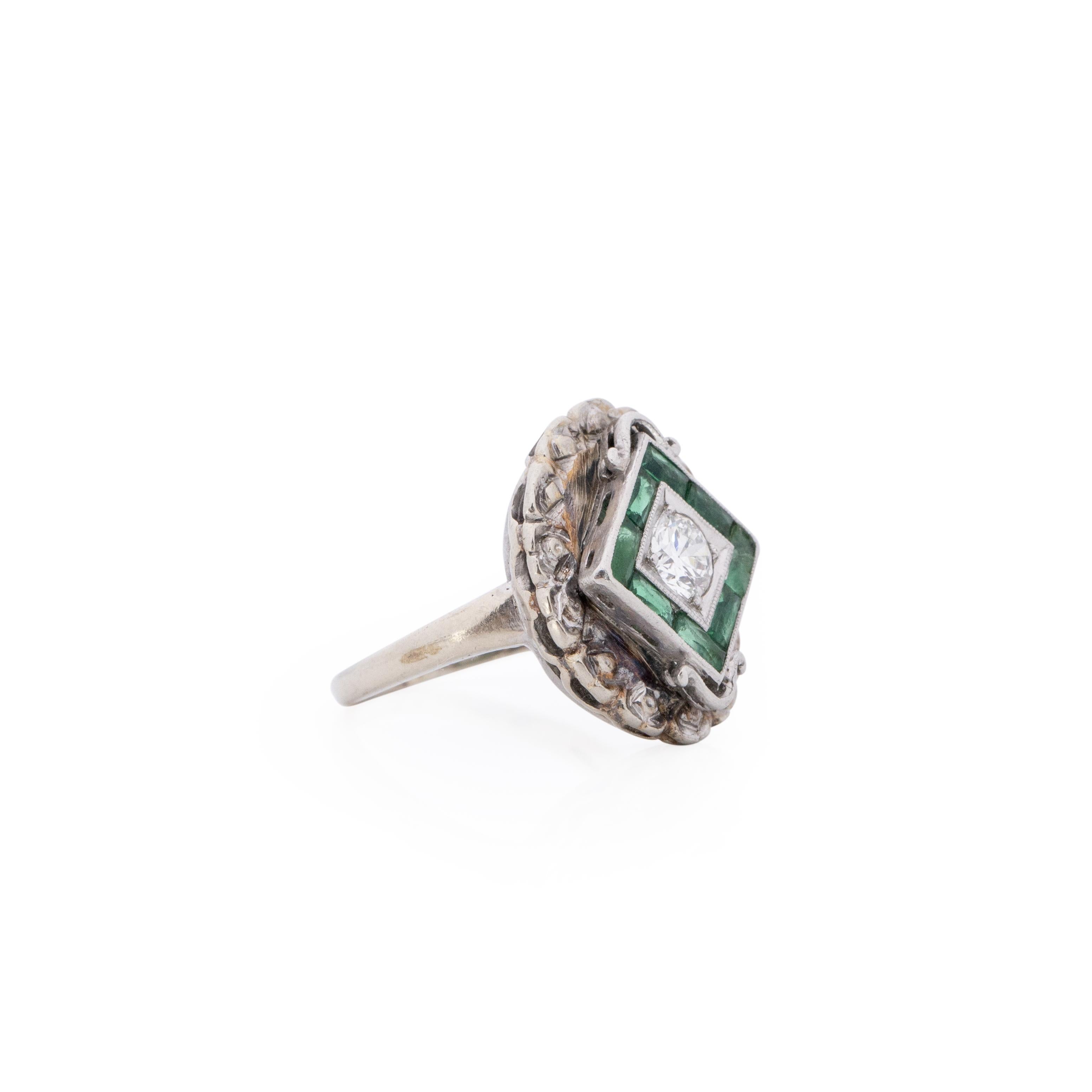 Art Deco Vintage 10k White Gold Diamond Emerald Antique Small Shield Ring In Good Condition In Addison, TX