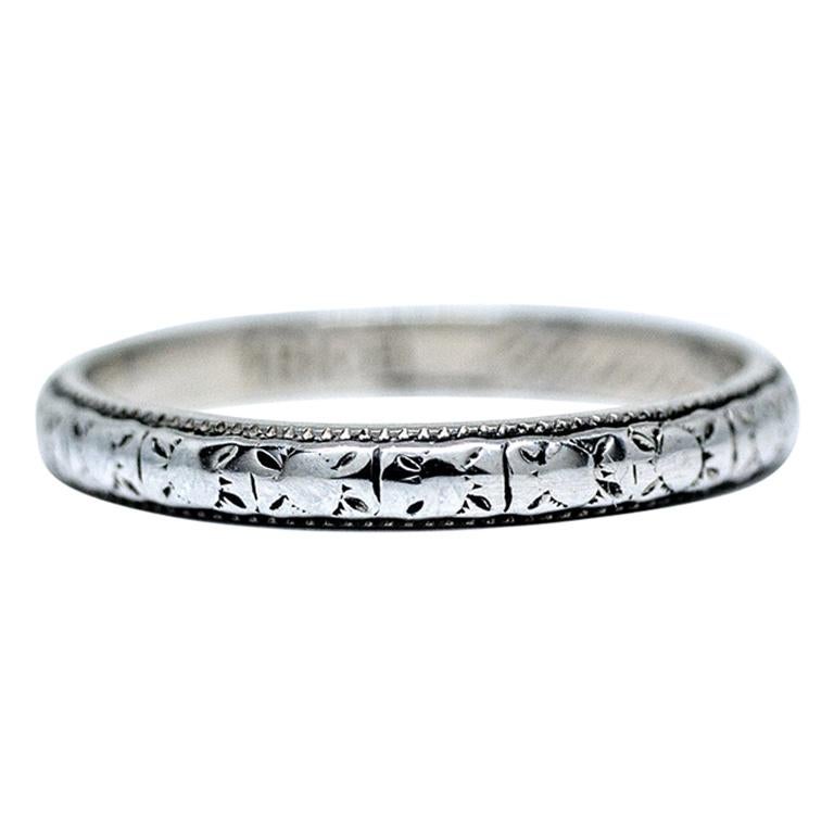 Art Deco Vintage 18 Karat White Gold Etched Design Wedding Band