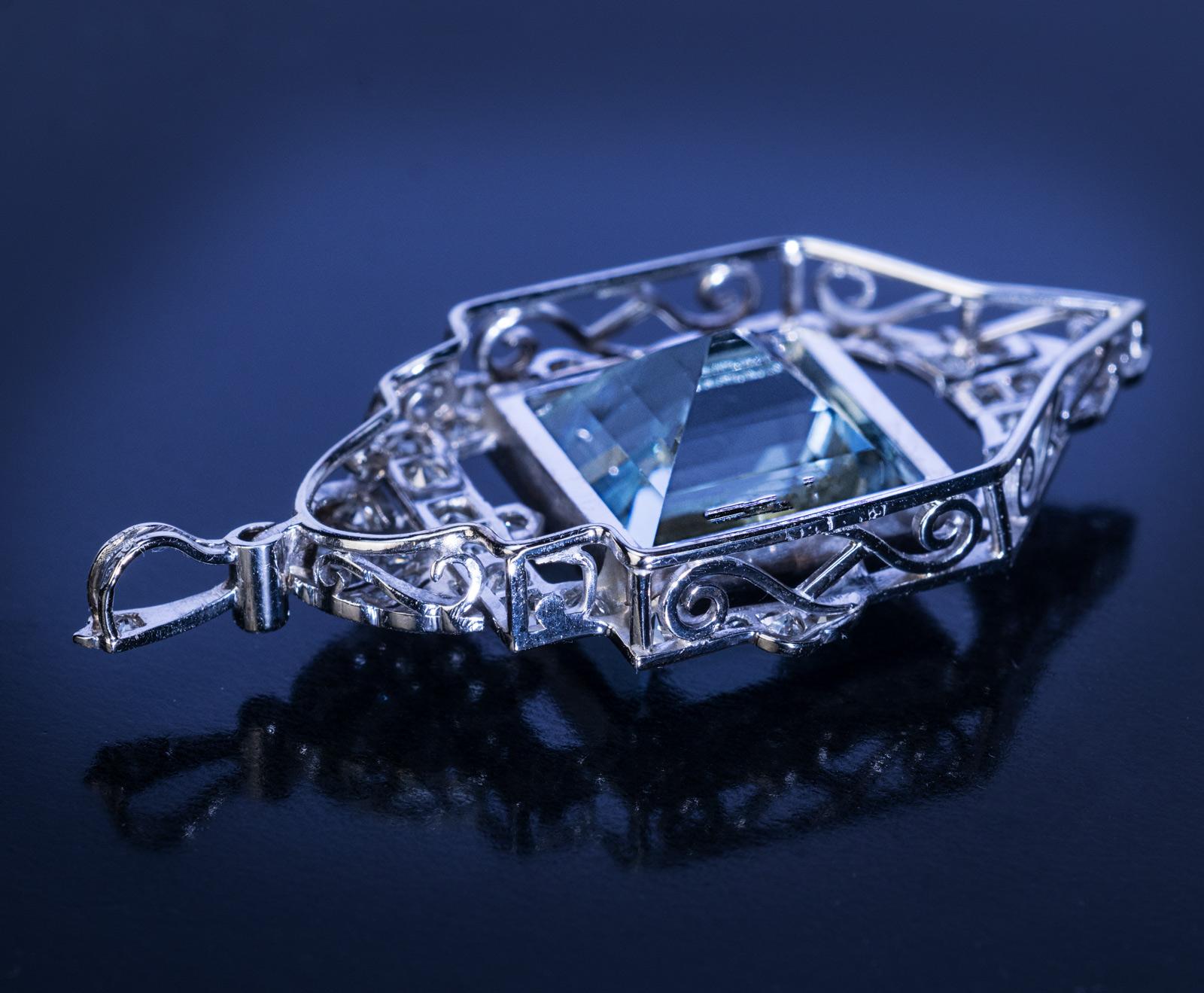 Art Deco Vintage Aquamarine Diamond White Gold Necklace, 1930s In Excellent Condition In Chicago, IL