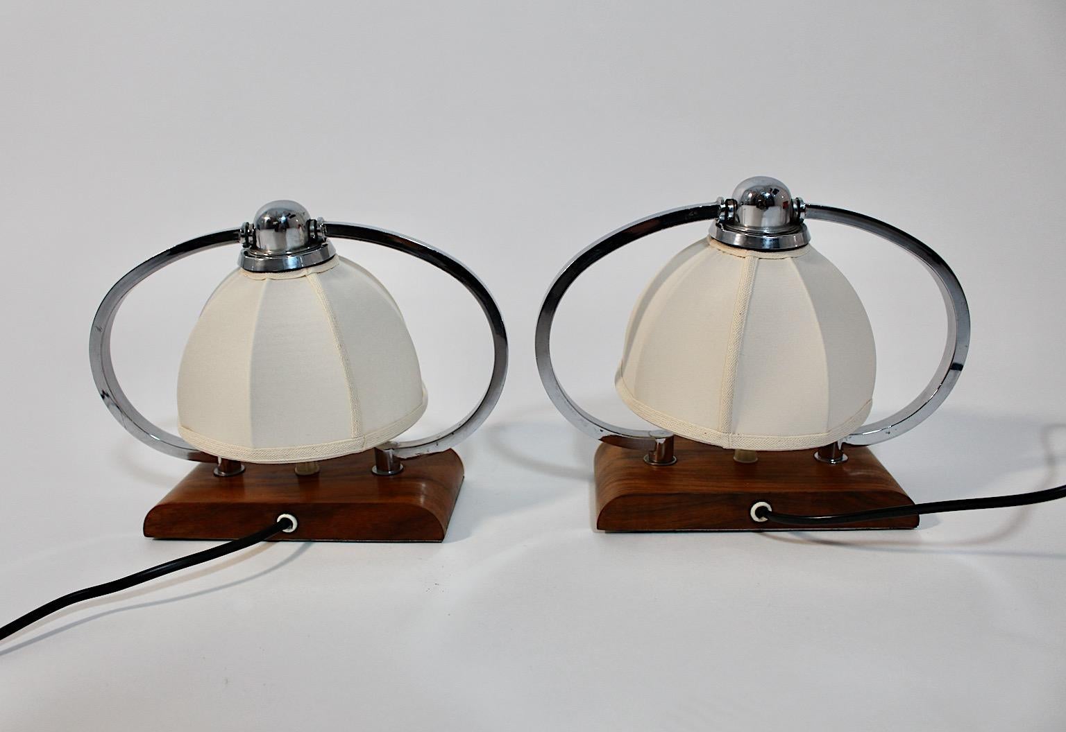 Art Deco Vintage Nachttische Lampen Tischlampen Nussbaum verchromtes Metall 1925 Österreich (Österreichisch) im Angebot