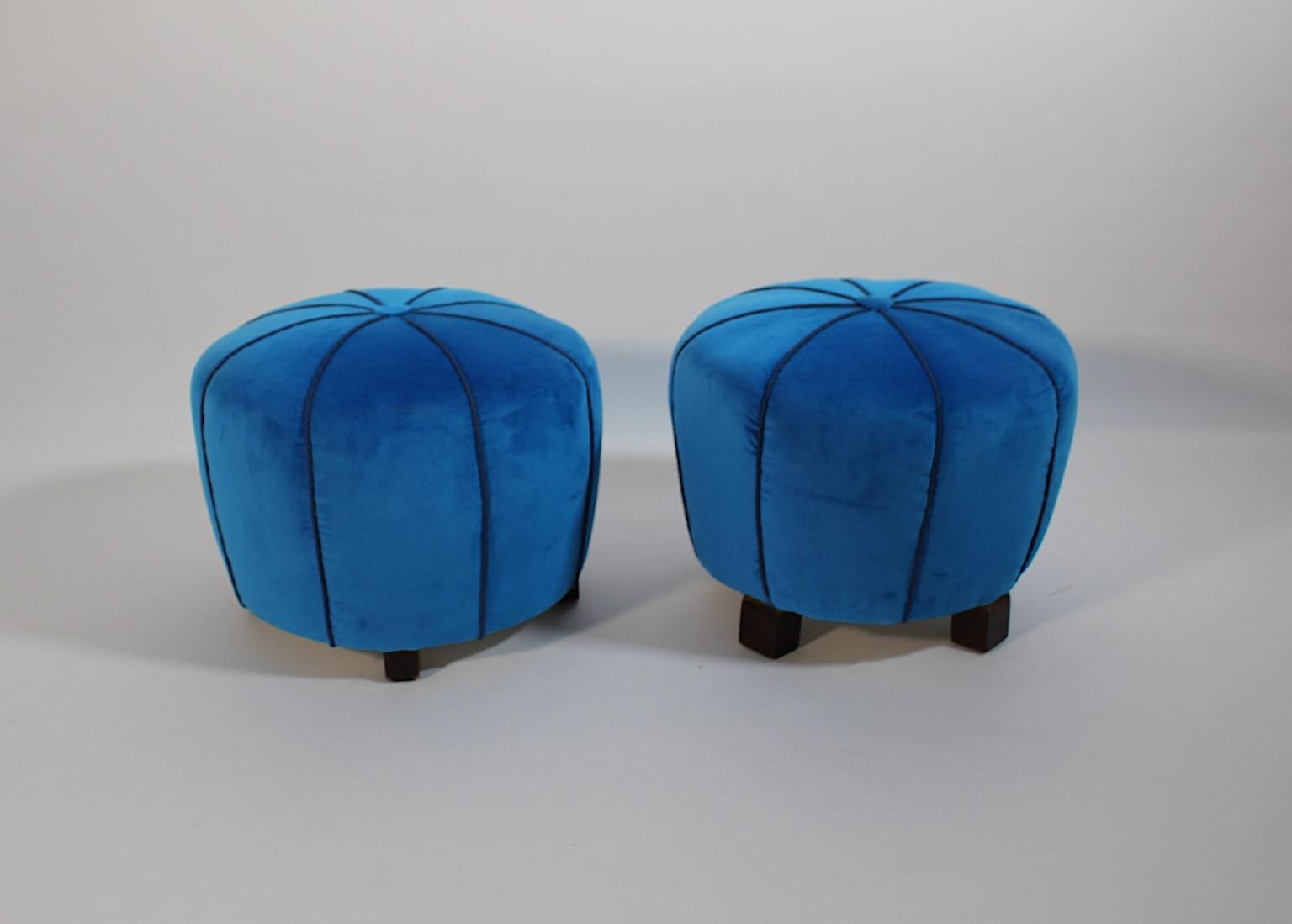 Art Deco Vintage Beech Blue Velvet Pouf Stool Pair Duo circa 1930 Austria In Good Condition For Sale In Vienna, AT