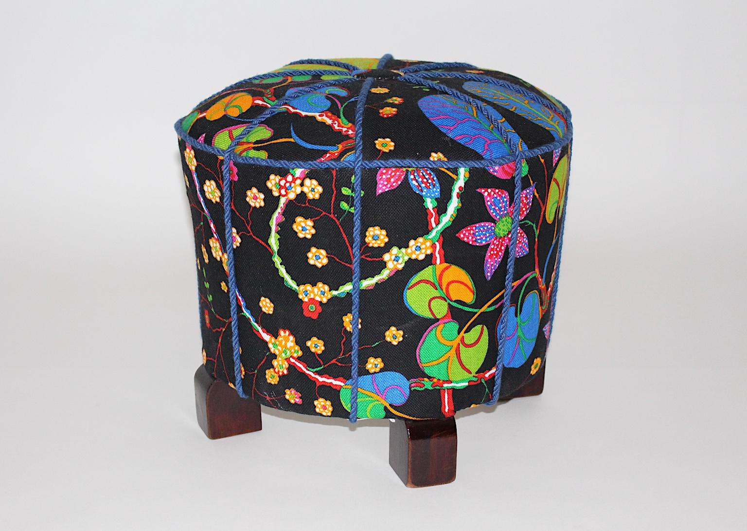 Pouf ou tabouret Art Déco Vintage en hêtre avec tissu Josef Frank:: années 1930:: Autriche en vente 4