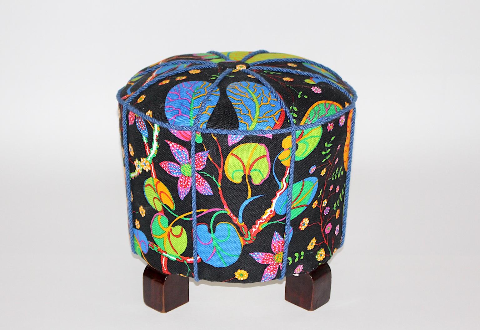 Art Deco Vintage Beech Pouf or Stool with Josef Frank Fabric, 1930s, Austria In Good Condition For Sale In Vienna, AT