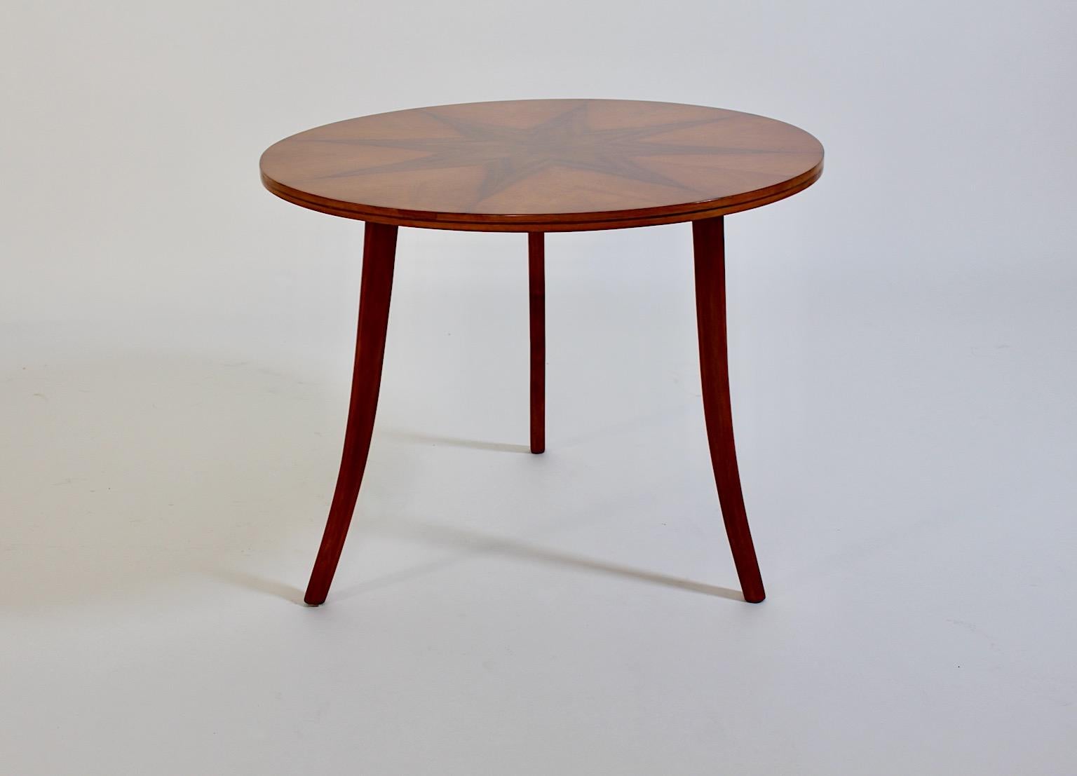 Art Deco vintage circular side table or coffee table by Josef Frank circa 1927 Vienna.
A stunning circular side table with 3 slightly curved feet topped with a beautiful veneered plate showing a veneer picture like a star.
This side table is shellac