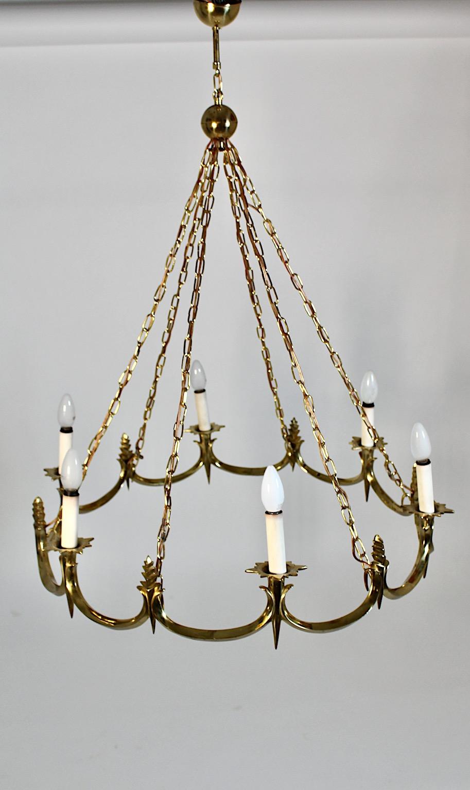 Inizio XX secolo Lampadario circolare in ottone Art of Vintage stile Dagobert Peche 1920s Vienna in vendita