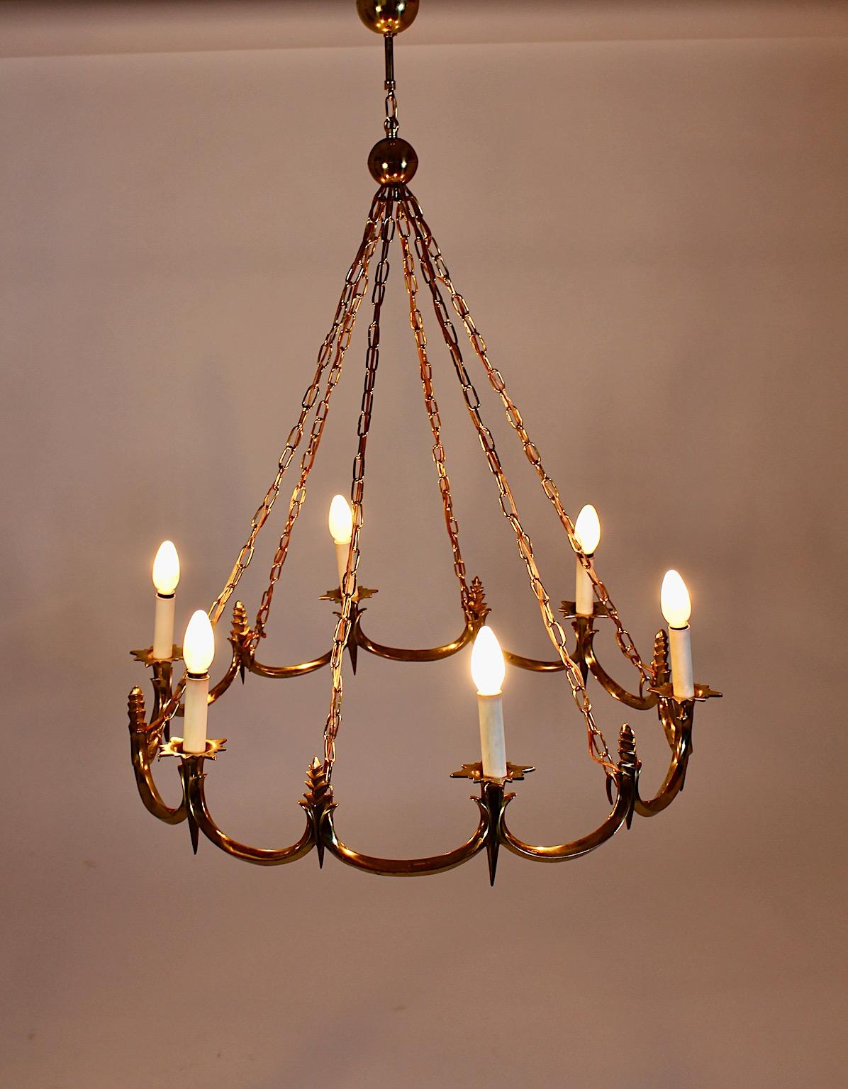 Lampadario circolare in ottone Art of Vintage stile Dagobert Peche 1920s Vienna in vendita 3