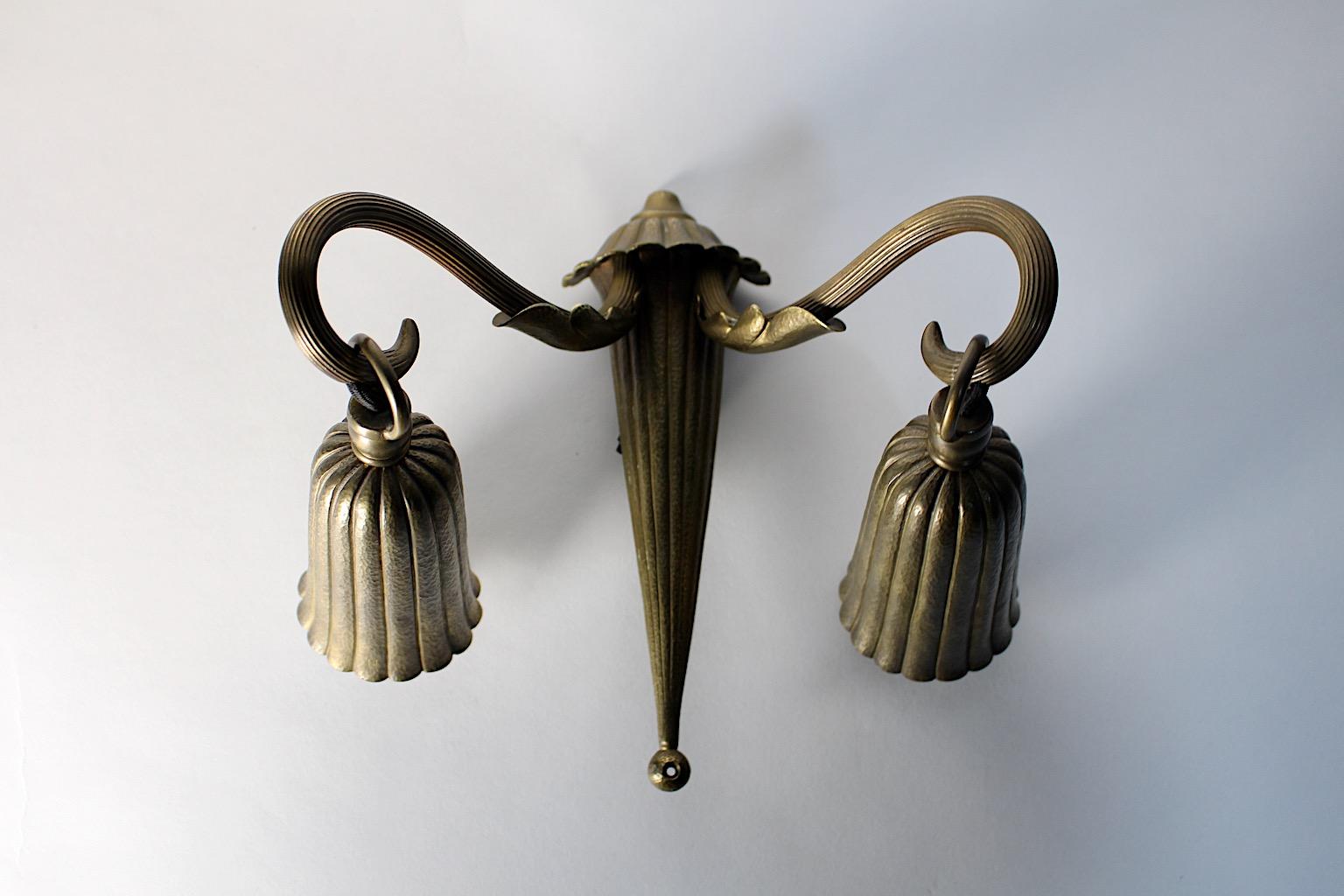 Art Deco Vintage Brass Sconce Wall Lighting, 1930s, Austria In Good Condition For Sale In Vienna, AT