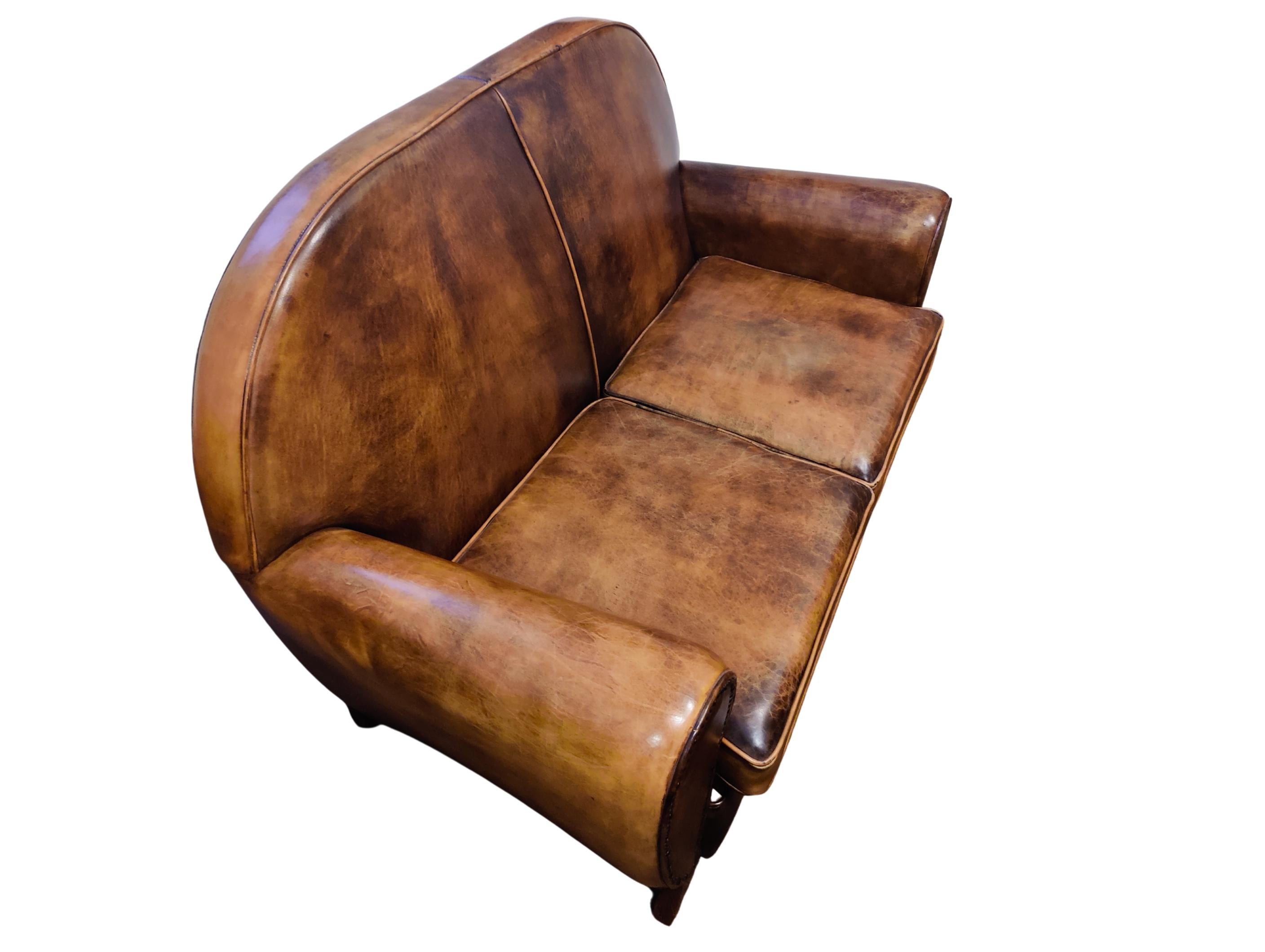 Milieu du XXe siècle Canapé club Art Déco vintage en cuir marron-cognac en vente