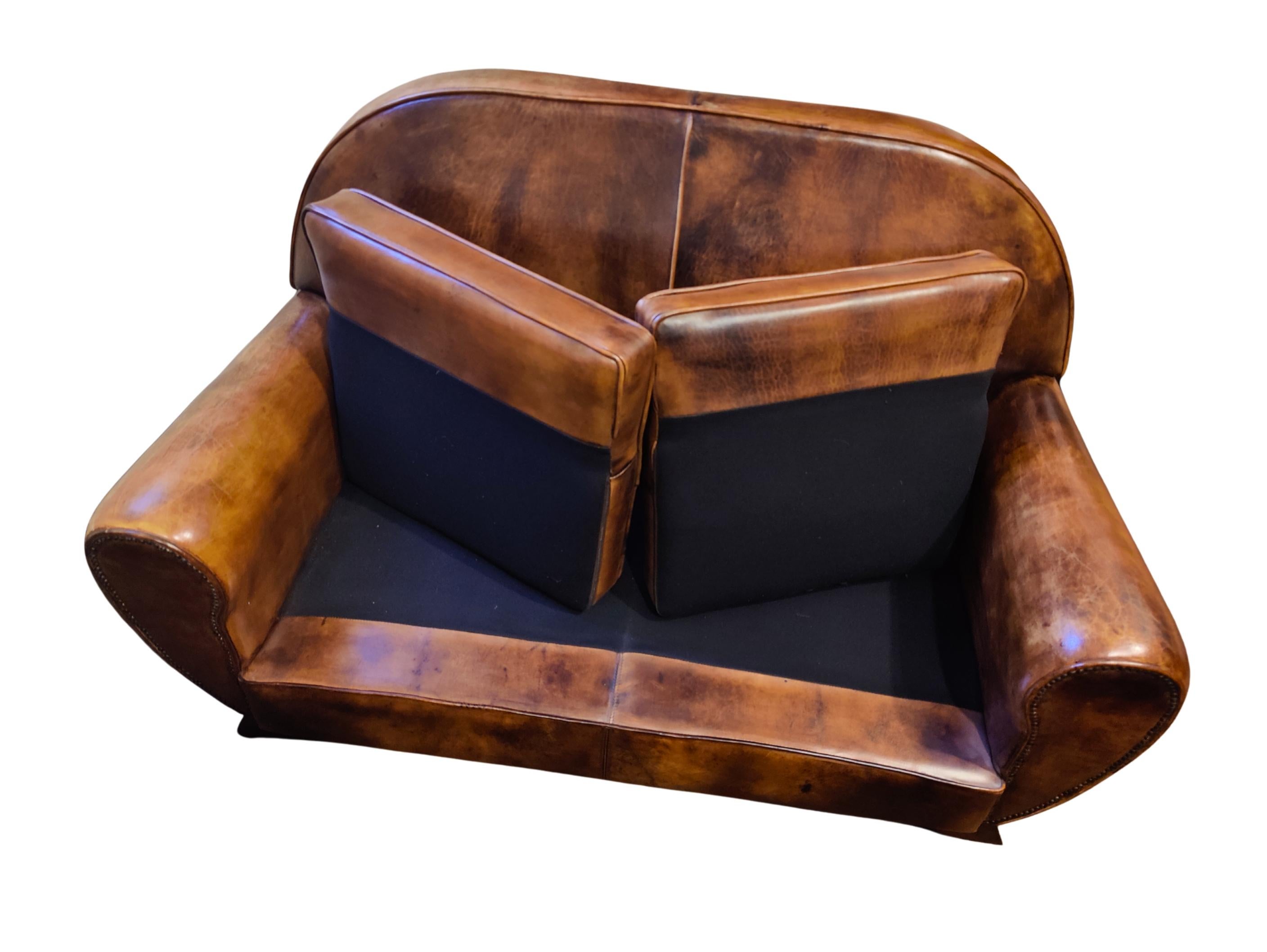 Art déco Canapé club Art Déco vintage en cuir marron-cognac en vente