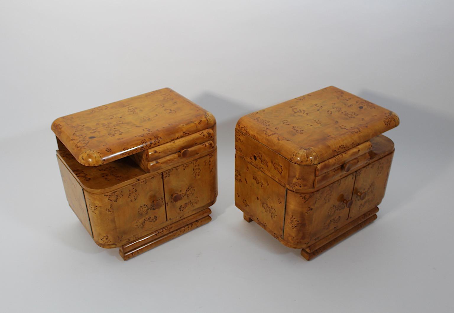 Art Deco Vintage Brown Pappel Nachttische Pair Duo 1930er Wien im Zustand „Gut“ im Angebot in Vienna, AT