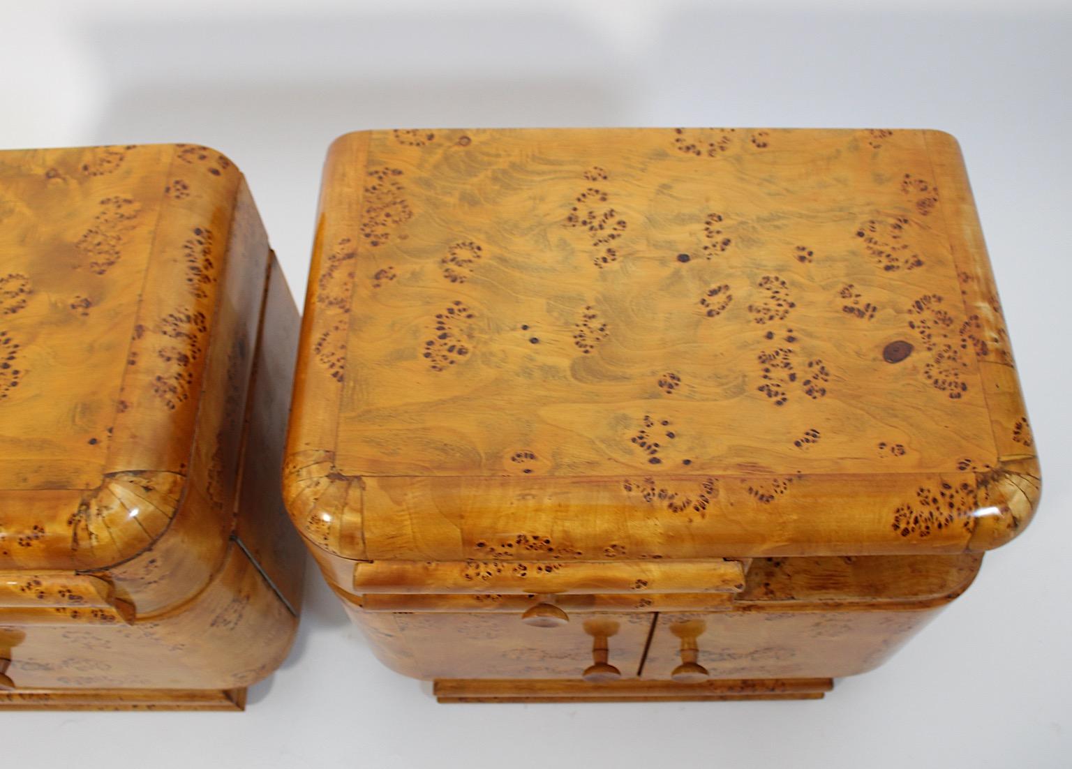 Art Deco Vintage Brown Pappel Nachttische Pair Duo 1930er Wien (Pappelholz) im Angebot