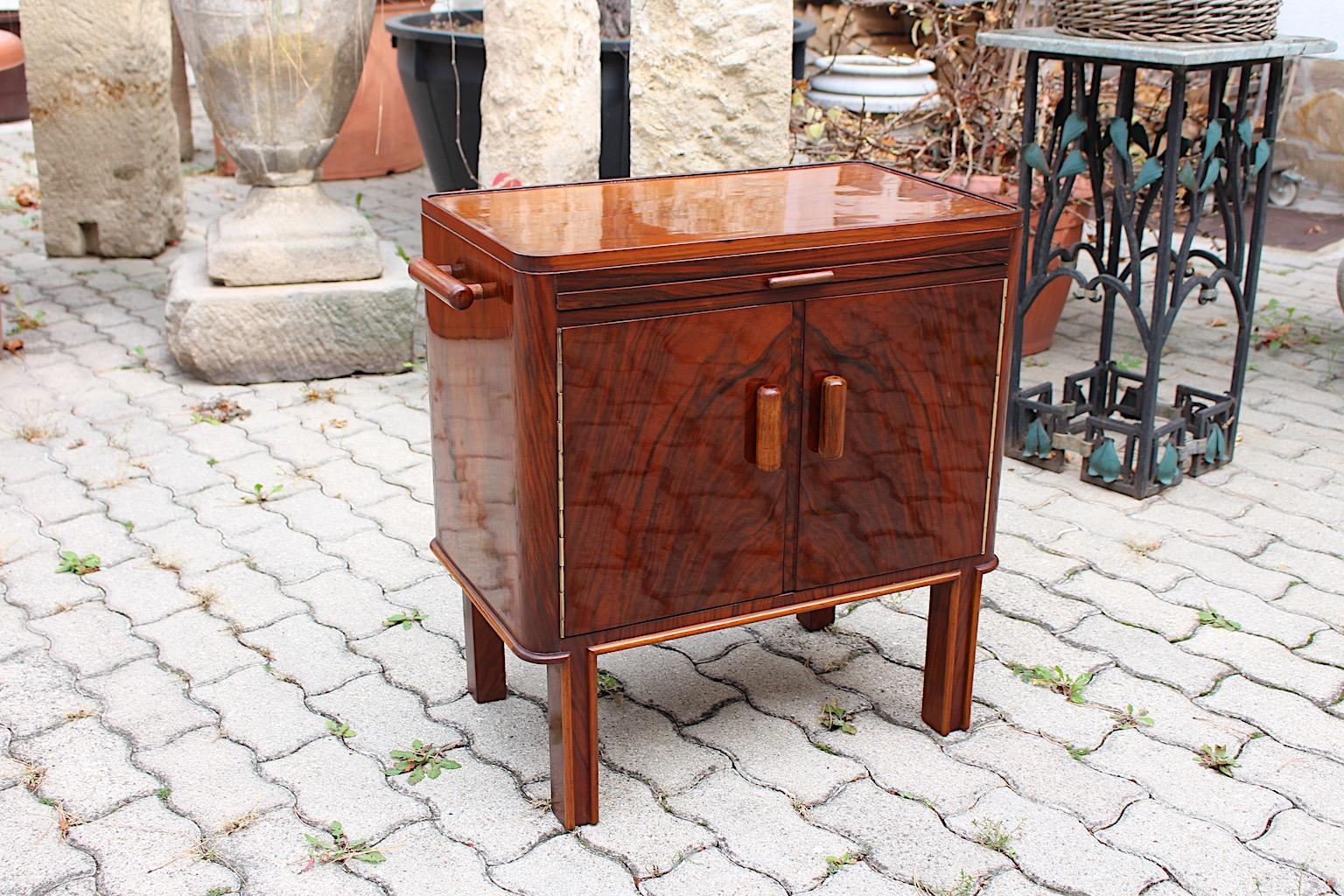 Art of Vintage Cassapanca in noce marrone con interno libero 1930 Vienna in vendita 9