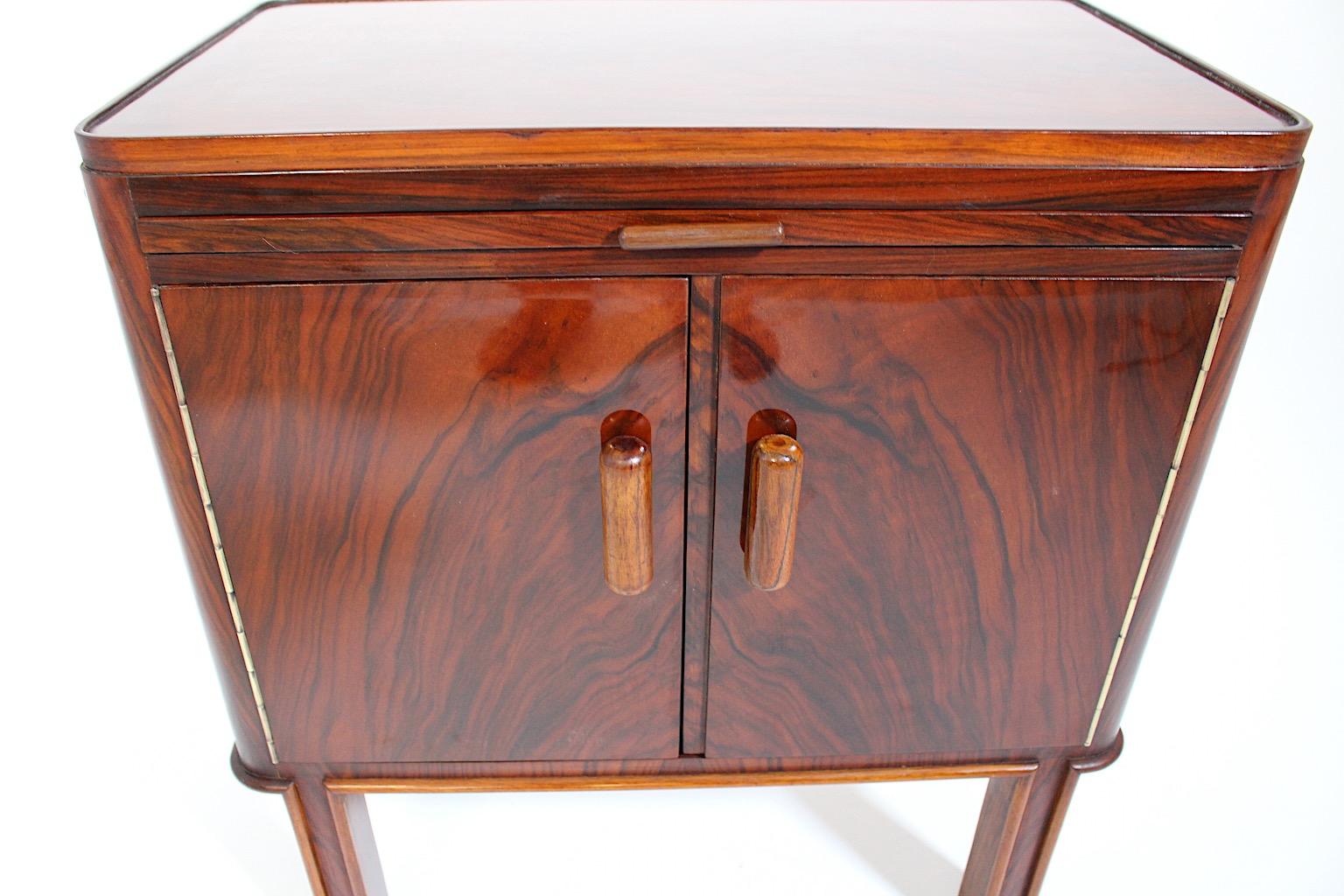 Art Déco Art of Vintage Cassapanca in noce marrone con interno libero 1930 Vienna in vendita