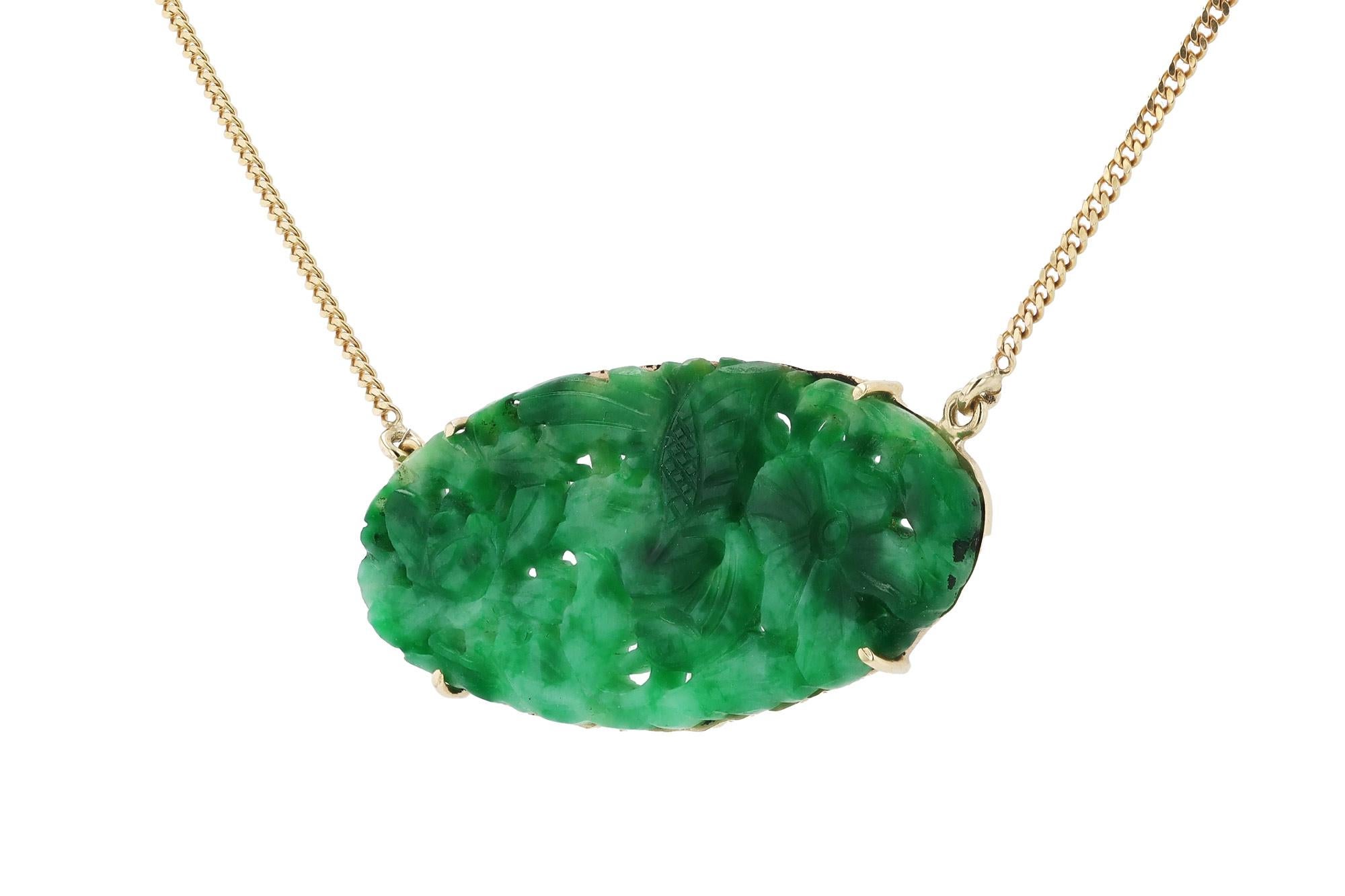 Art Deco Vintage Carved Natural Jade Pendant Necklace In Good Condition In Santa Barbara, CA