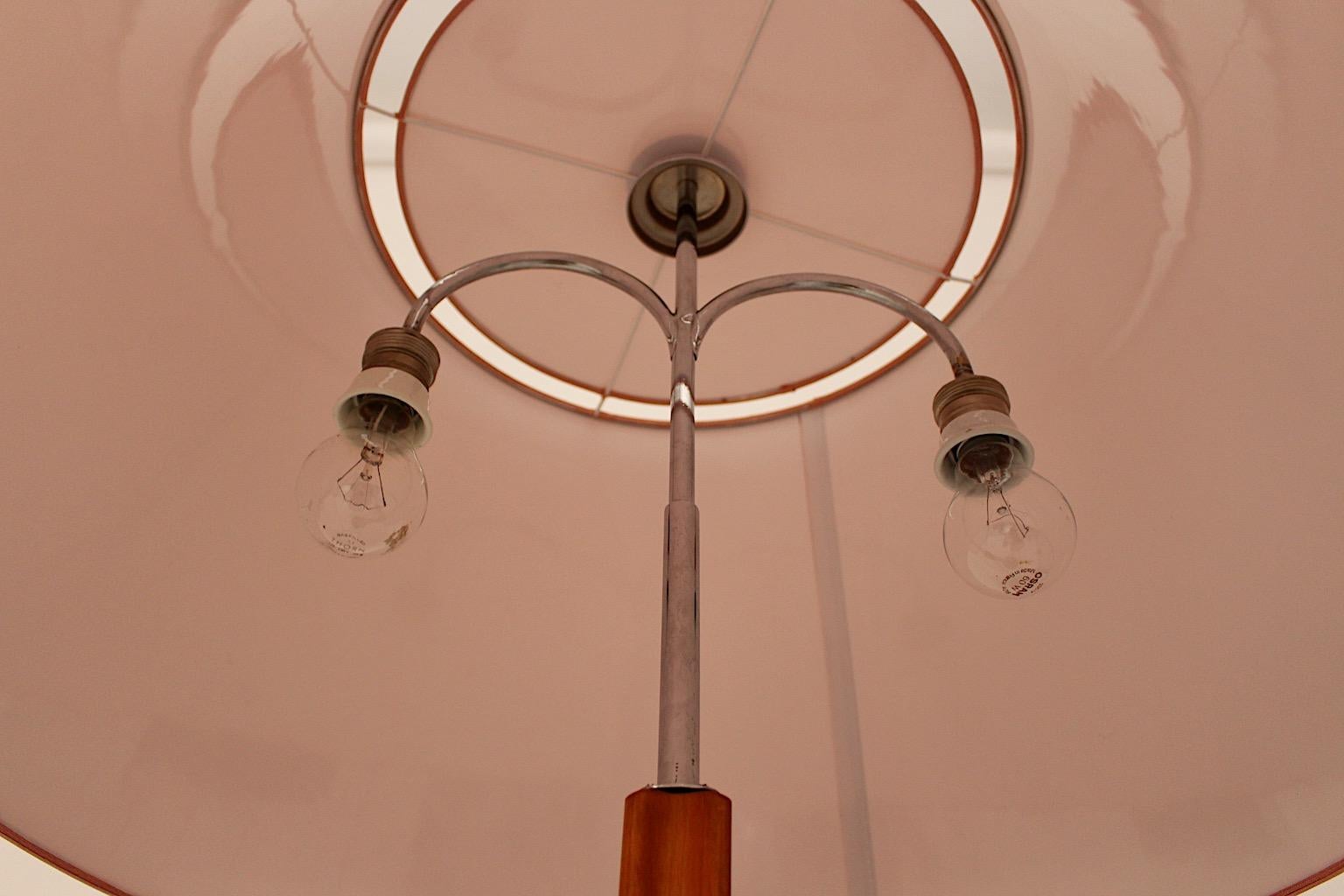 Lampadaire vintage en cerisier de style moderne du milieu du siècle dernier Julius Jirasek circa 1945 Vienne en vente 2
