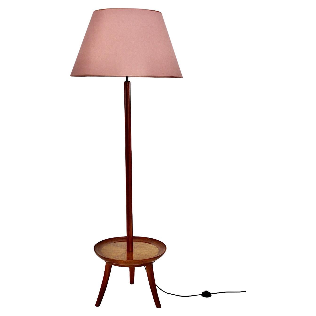 Lampadaire vintage en cerisier de style moderne du milieu du siècle dernier Julius Jirasek circa 1945 Vienne en vente