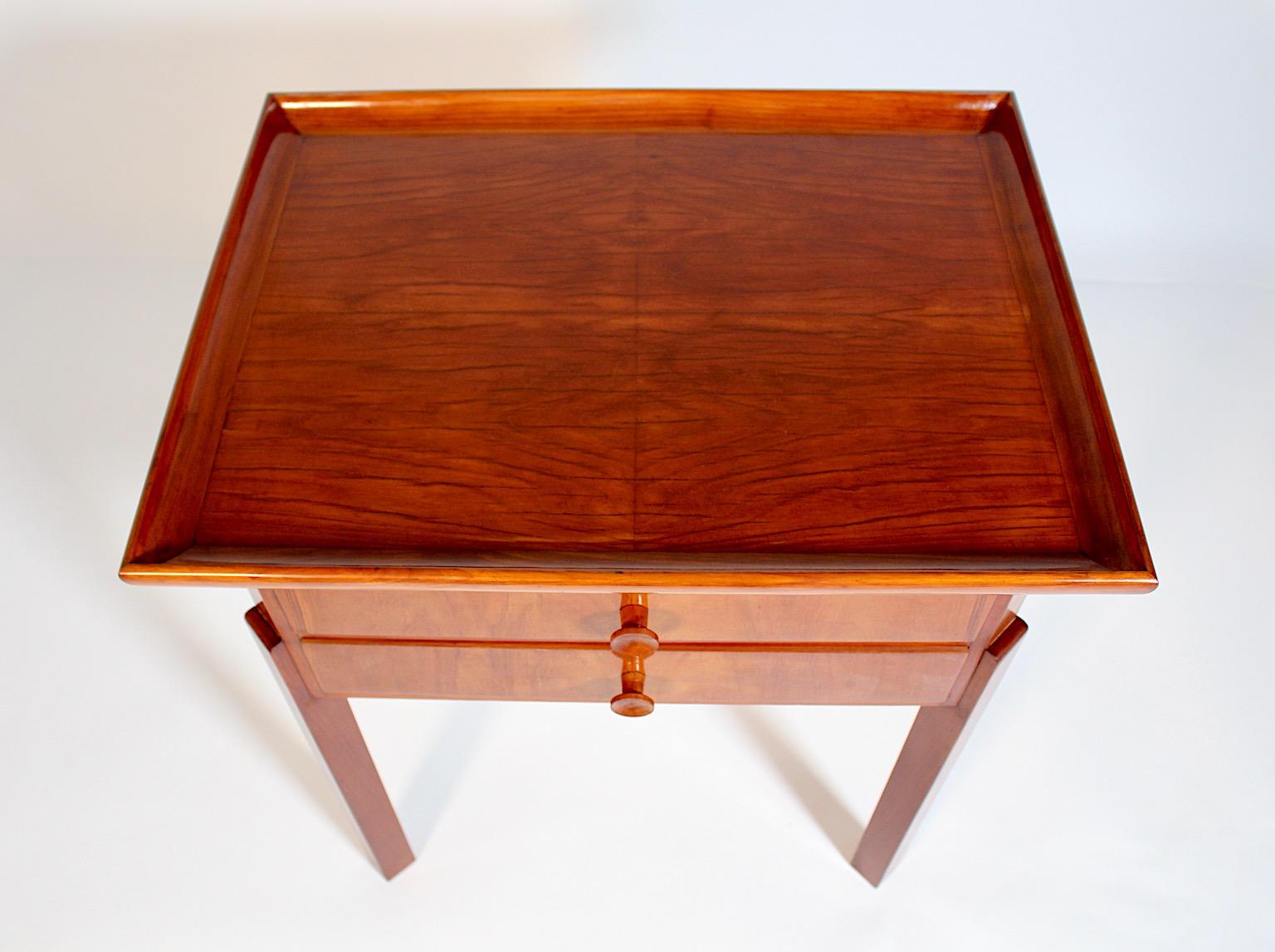 Table d'appoint en cerisier vintage cercle Josef Frank, Vienne, années 1930 en vente 3