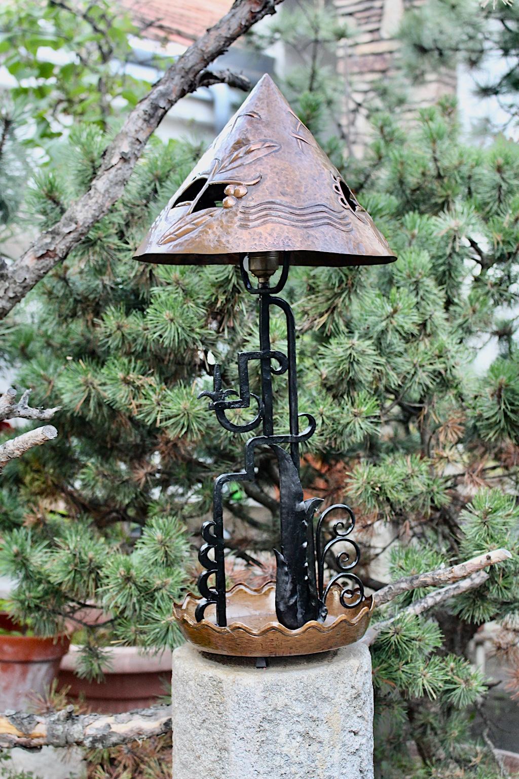 Early 20th Century Art Deco Vintage Copper Black Iron Table Lamp, circa 1920, Vienna For Sale