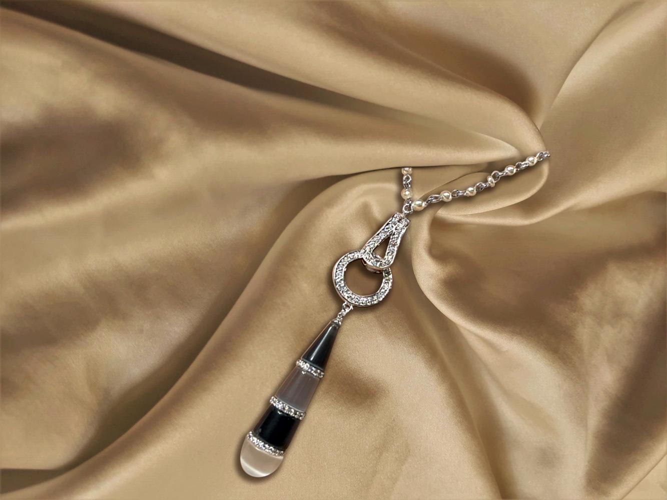 Art Deco Vintage Costume Jewelry Onyx Moonstone Diamanté Pearl Chain Necklace In New Condition For Sale In New York, NY