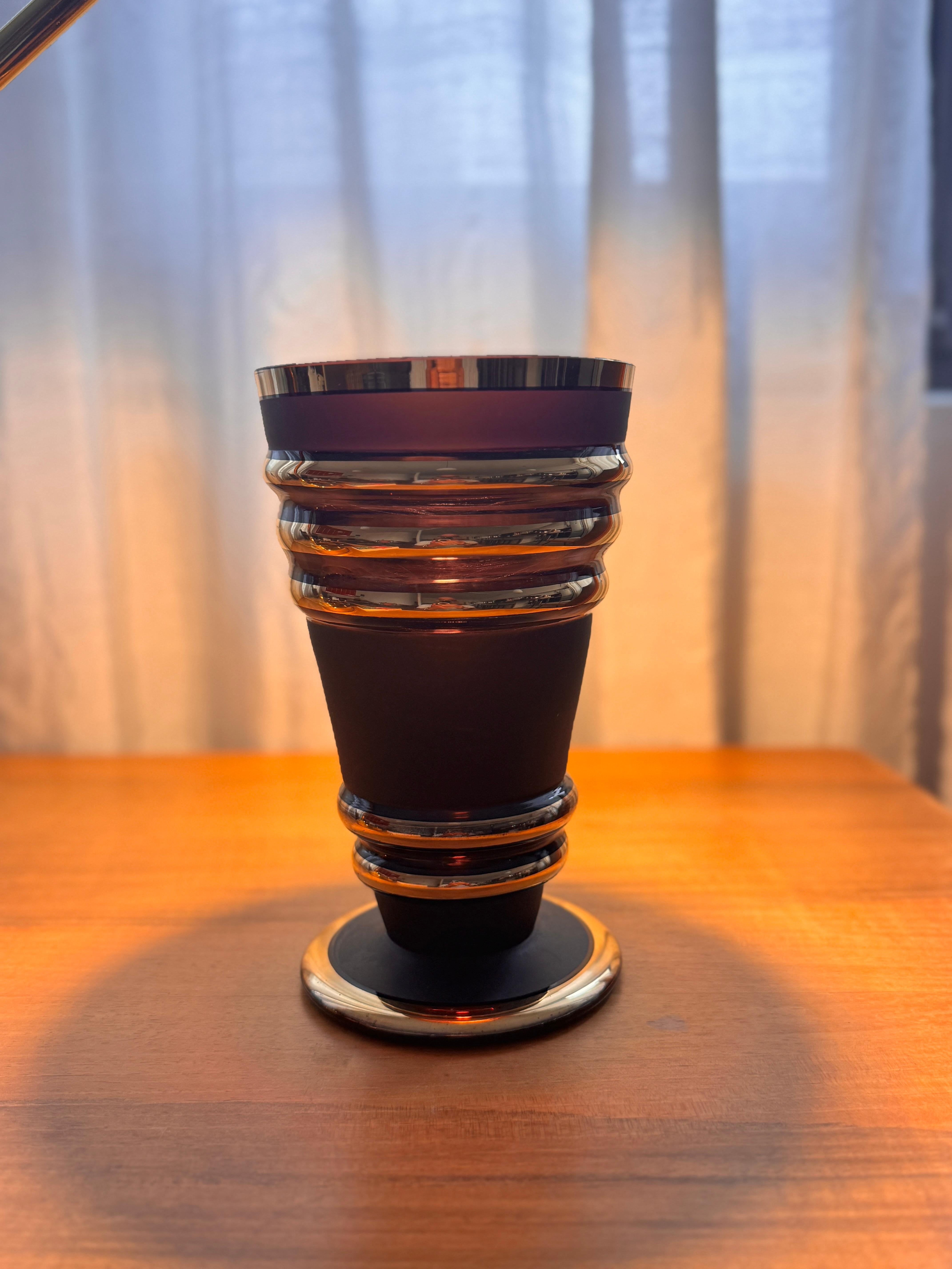 Art Deco Vase aus dunklem Glas, 1930er Jahre im Zustand „Gut“ im Angebot in Paris, FR