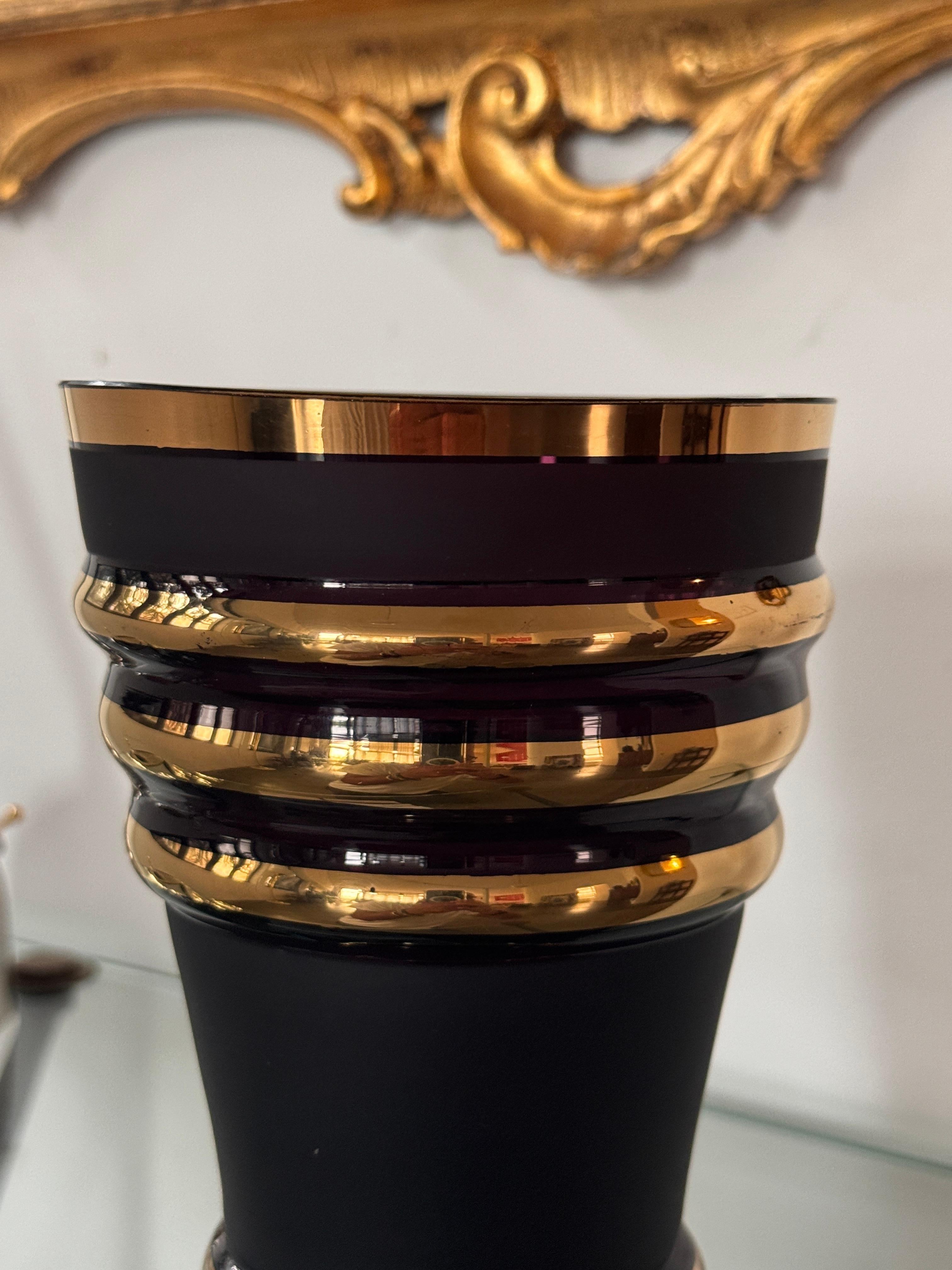 Art Deco Vase aus dunklem Glas, 1930er Jahre (Gold) im Angebot