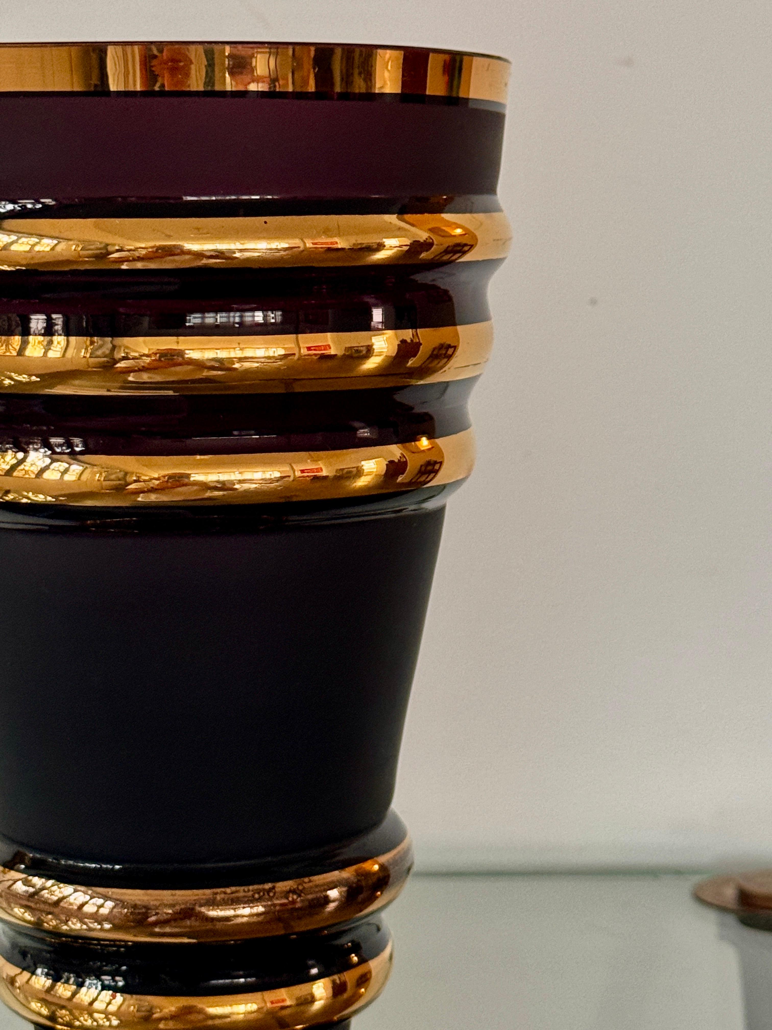 Art Deco Vase aus dunklem Glas, 1930er Jahre im Angebot 1