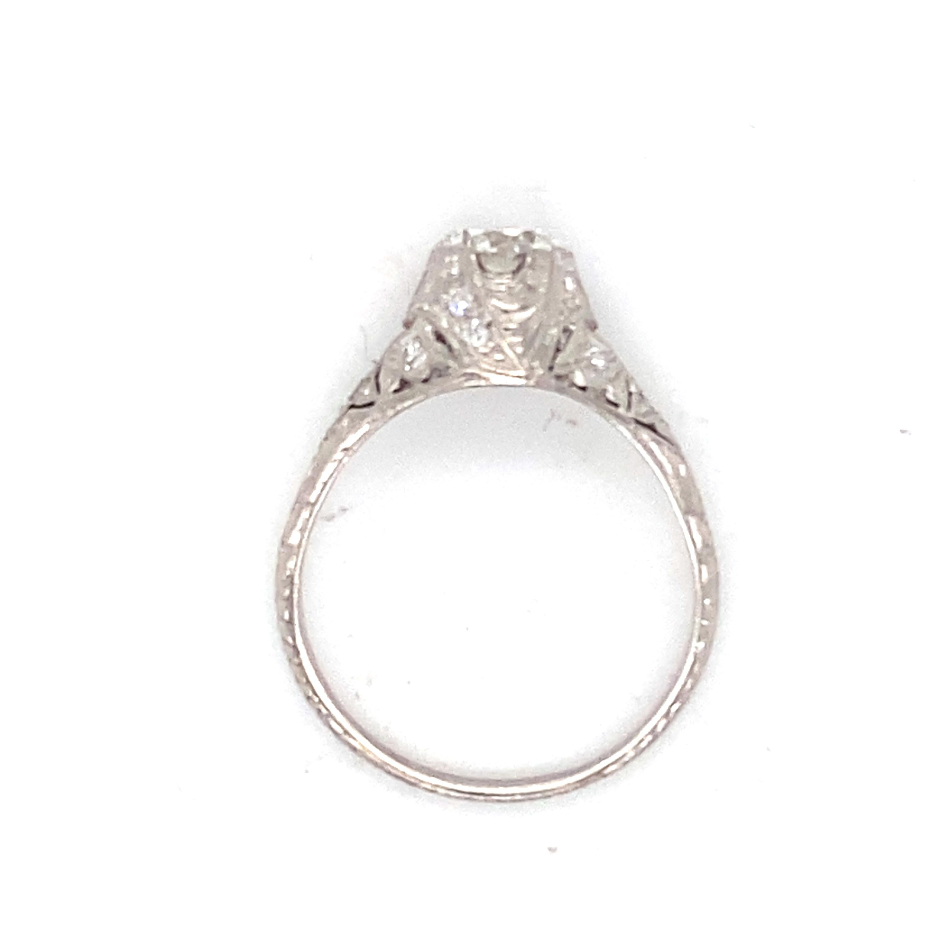 Art Deco Vintage Transitional Round Diamond and Platinum Engagement Ring For Sale 1
