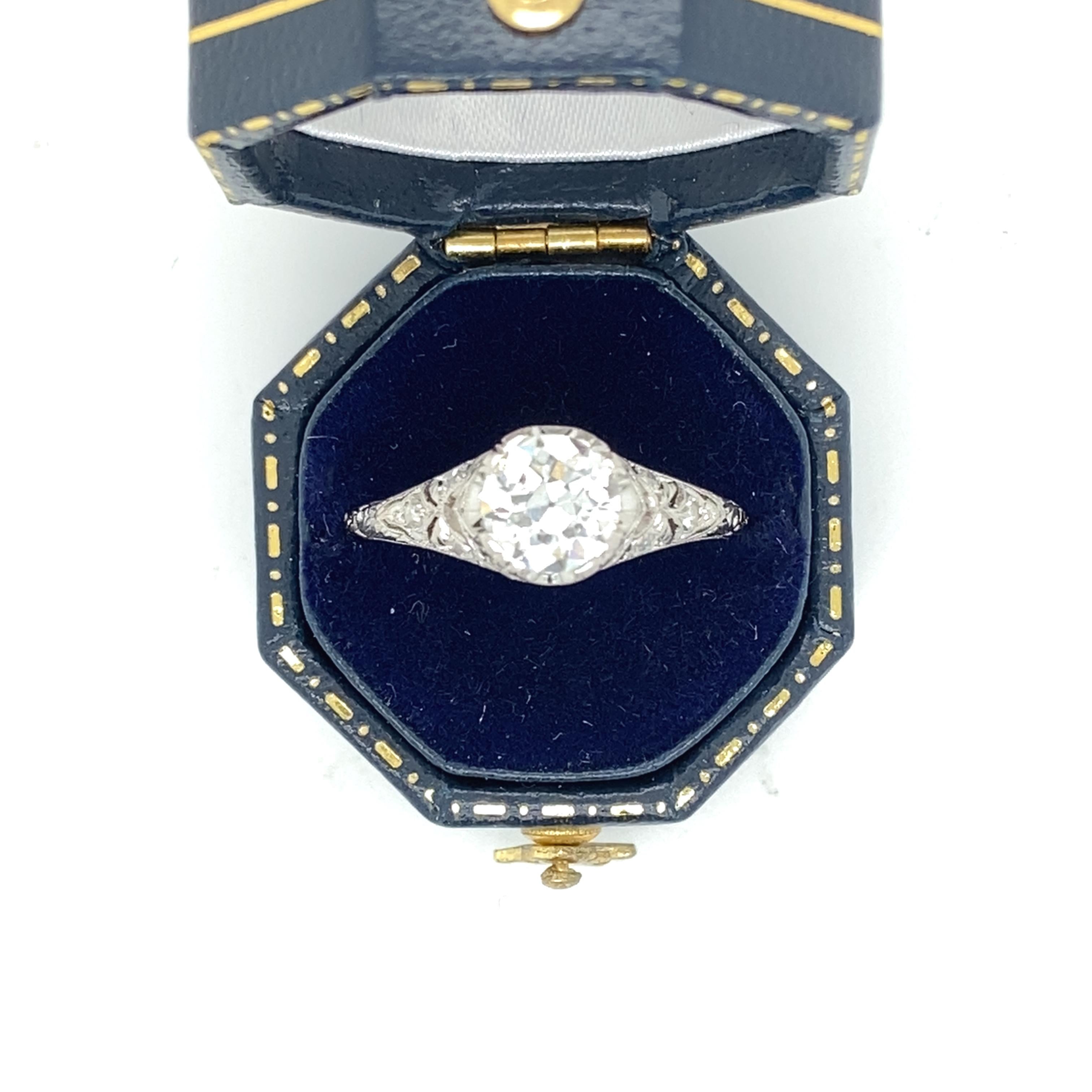 Art Deco Vintage Transitional Round Diamond and Platinum Engagement Ring For Sale 4