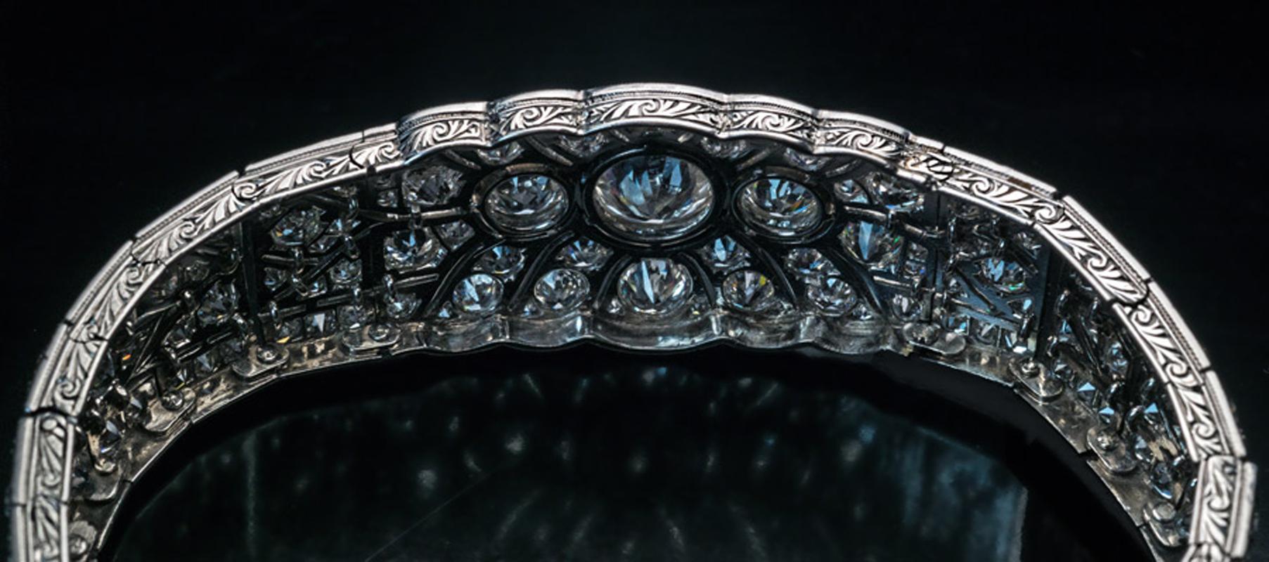 Art Deco Vintage Diamond Platinum Bracelet In Excellent Condition In Chicago, IL