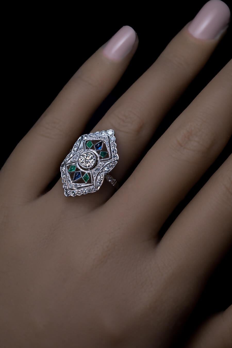 Art Deco Vintage Diamond Sapphire Emerald Platinum Ring In Excellent Condition For Sale In Chicago, IL