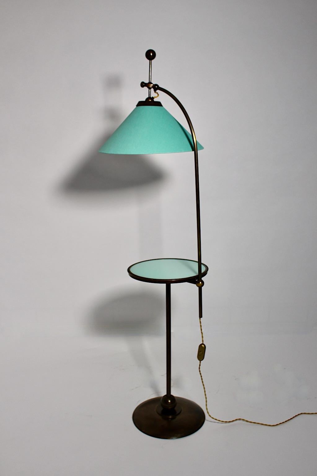 Art Deco Vintage Stehlampe Tisch Messing Metall Grün Glas um 1925 Österreich (Österreichisch) im Angebot